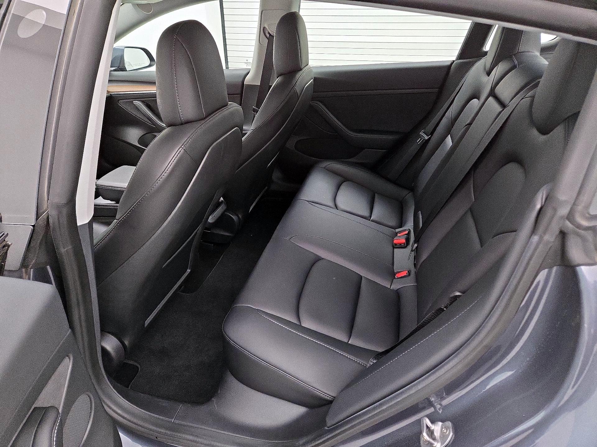 Thumbnail: 2022 Tesla Model 3 - 17