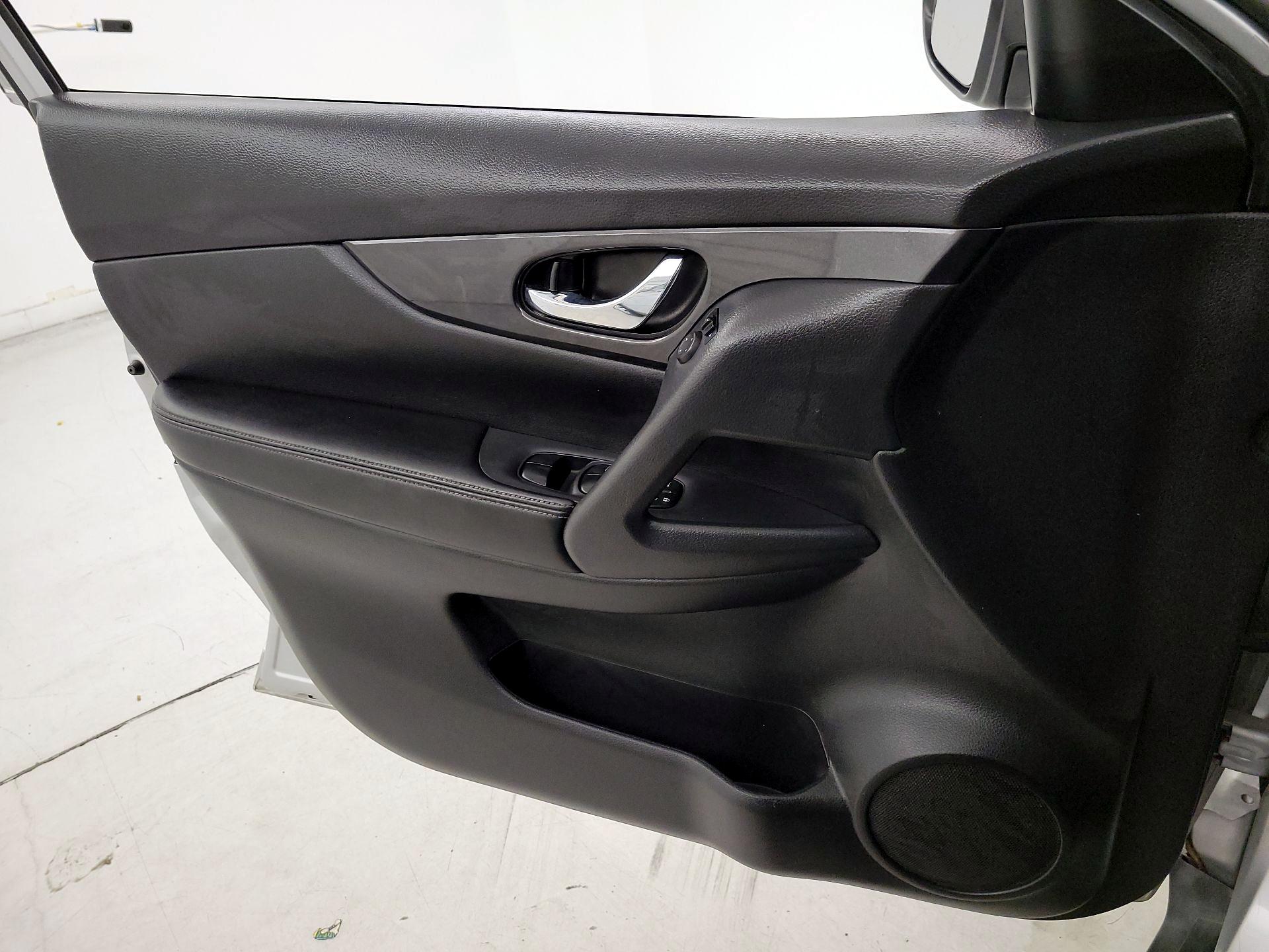 Thumbnail: 2017 Nissan Rogue - 12