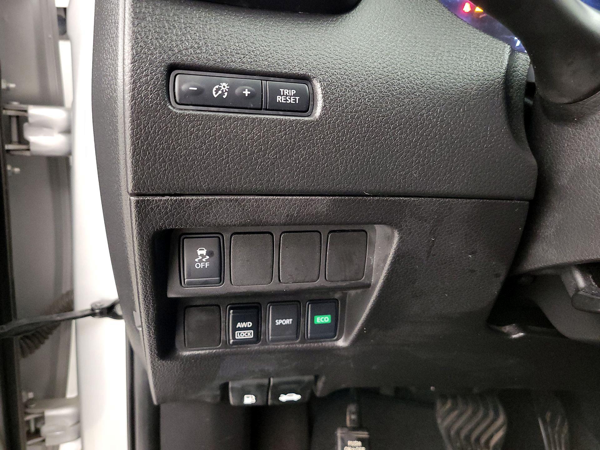 Thumbnail: 2017 Nissan Rogue - 13