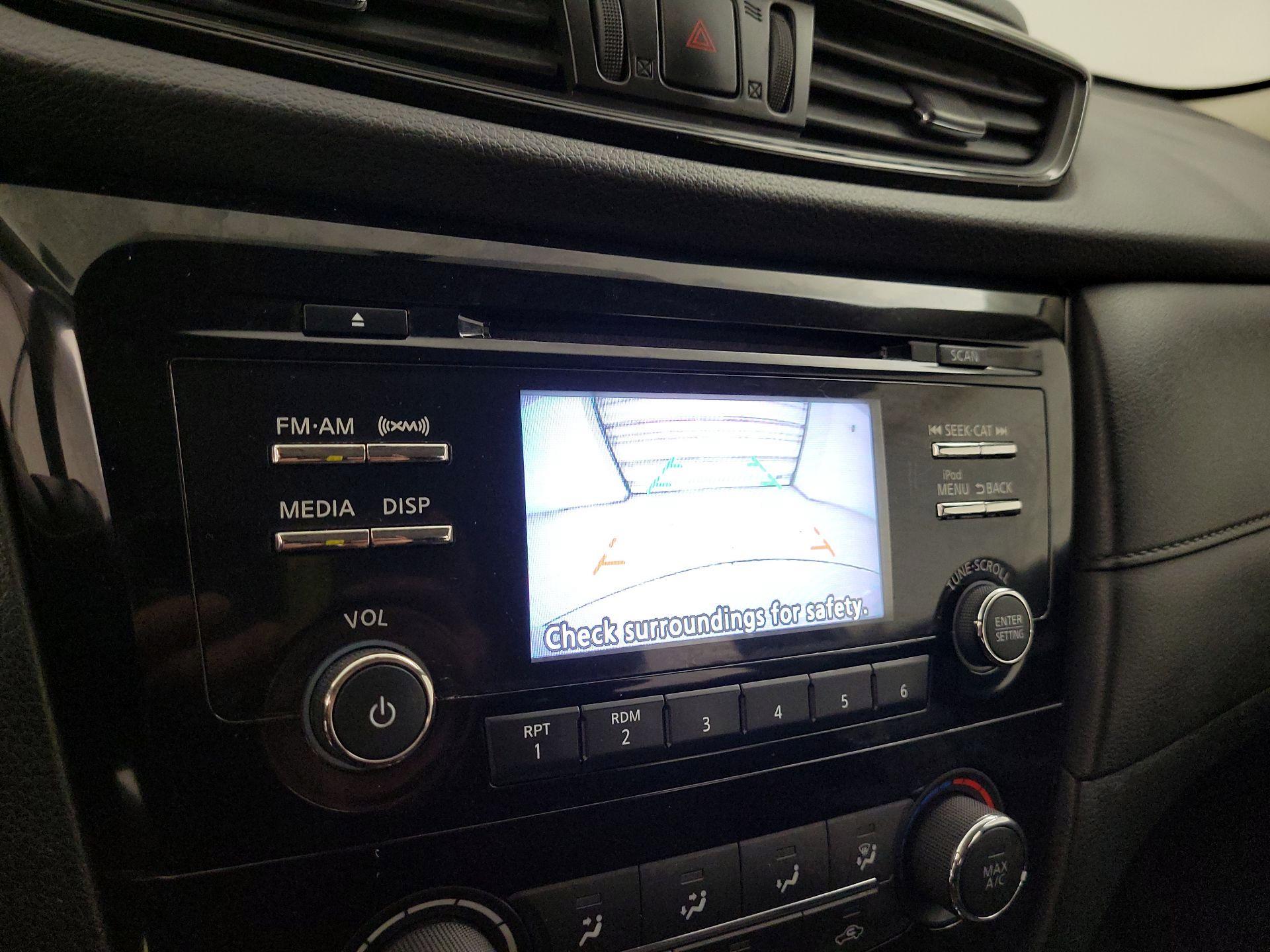 Thumbnail: 2017 Nissan Rogue - 14