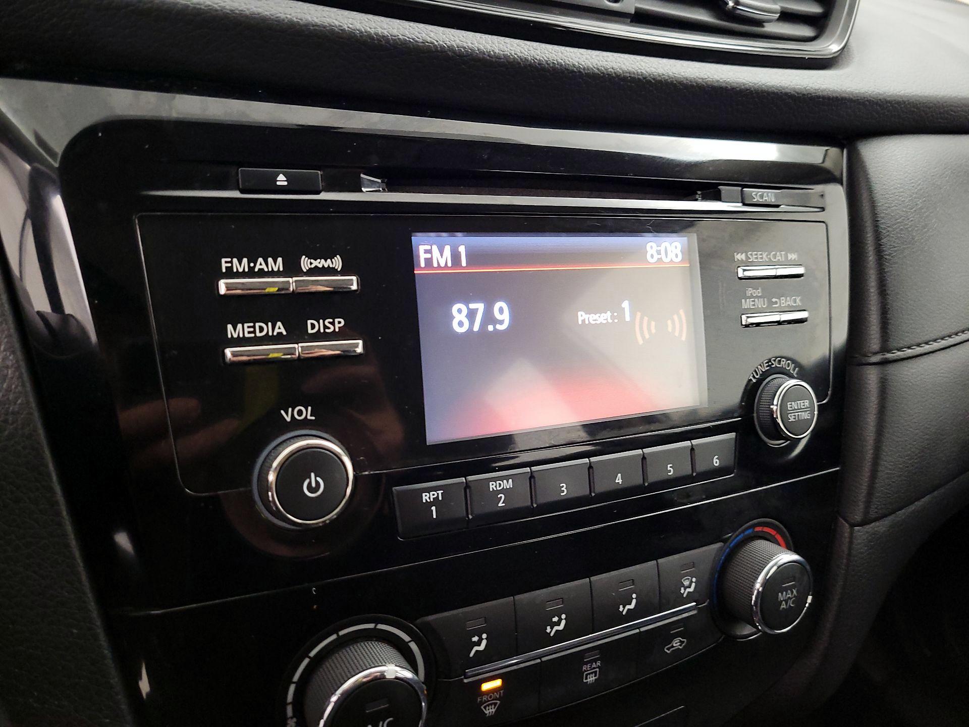 Thumbnail: 2017 Nissan Rogue - 15