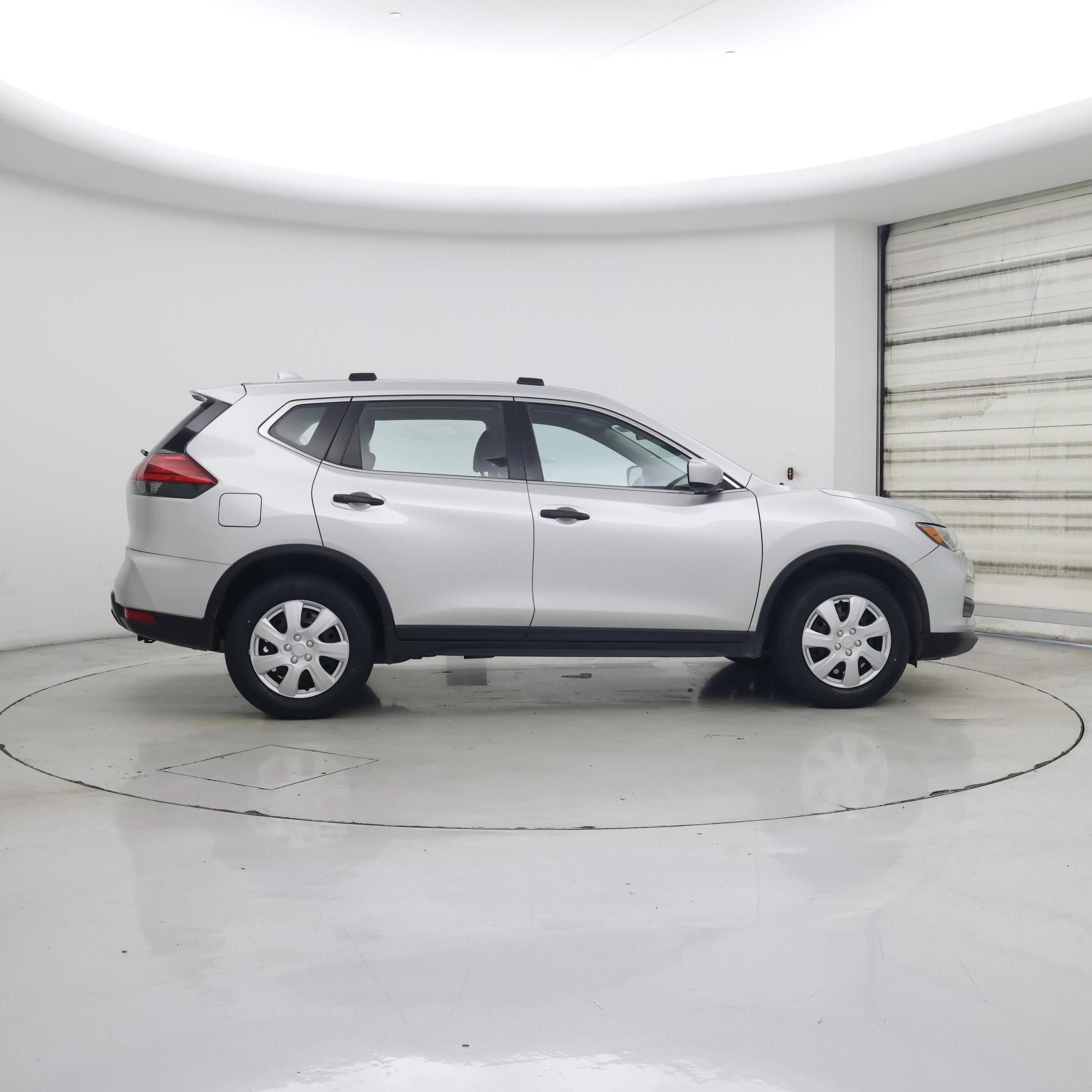 Thumbnail: 2017 Nissan Rogue - 7