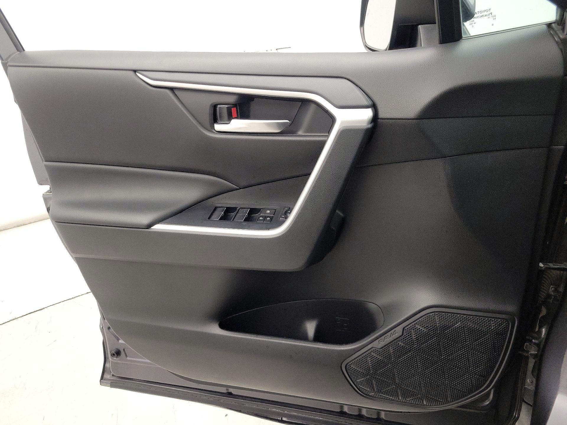 Thumbnail: 2021 Toyota RAV4 - 12