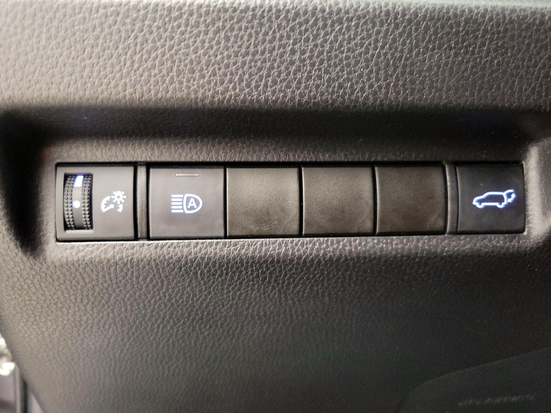 Thumbnail: 2021 Toyota RAV4 - 13