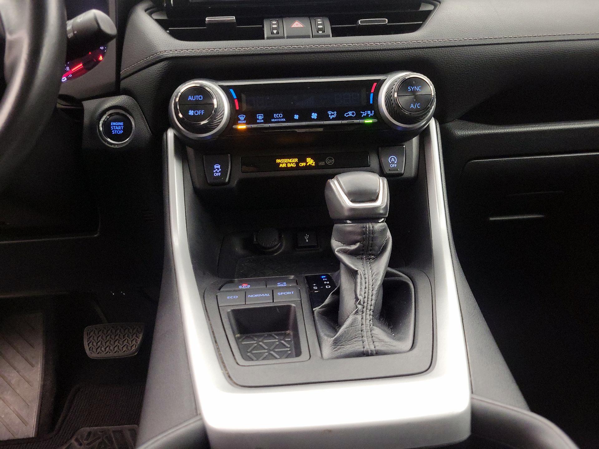 Thumbnail: 2021 Toyota RAV4 - 17