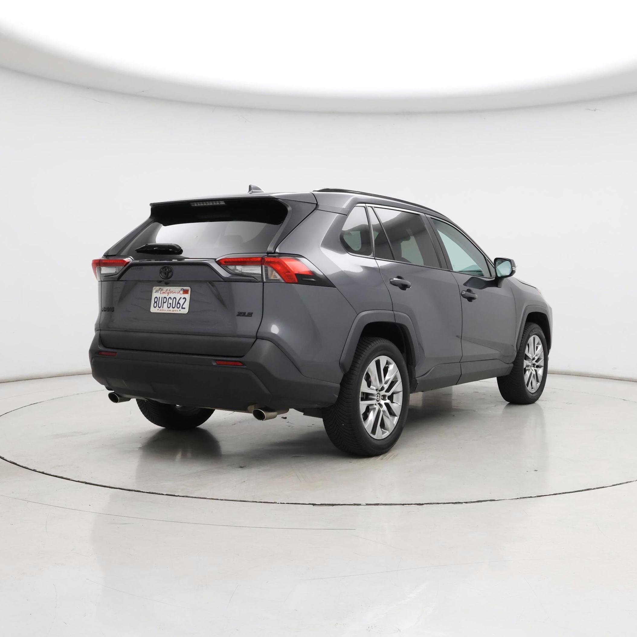 Thumbnail: 2021 Toyota RAV4 - 8
