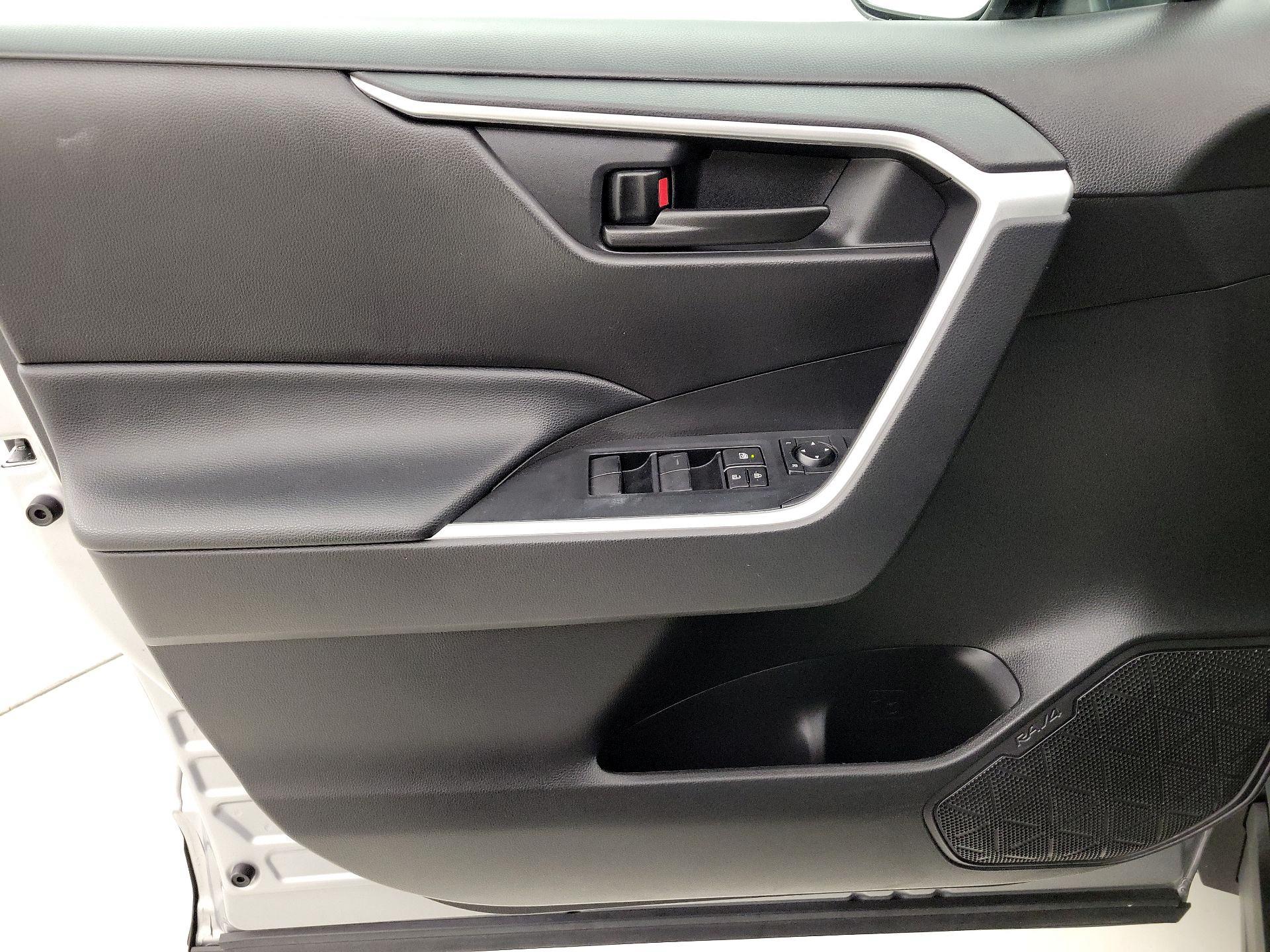 Thumbnail: 2022 Toyota RAV4 - 12