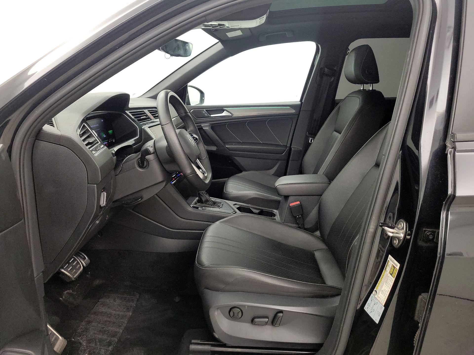 Thumbnail: 2022 Volkswagen Tiguan - 11