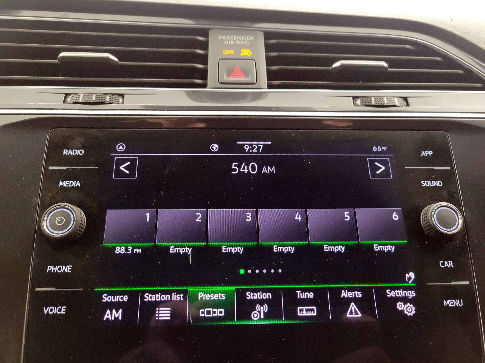 Thumbnail: 2022 Volkswagen Tiguan - 15