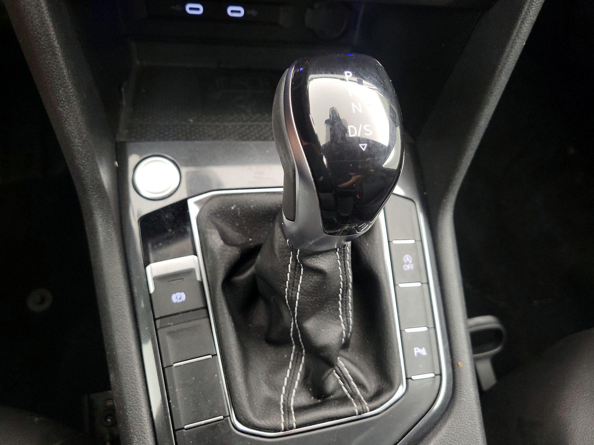 Thumbnail: 2022 Volkswagen Tiguan - 17