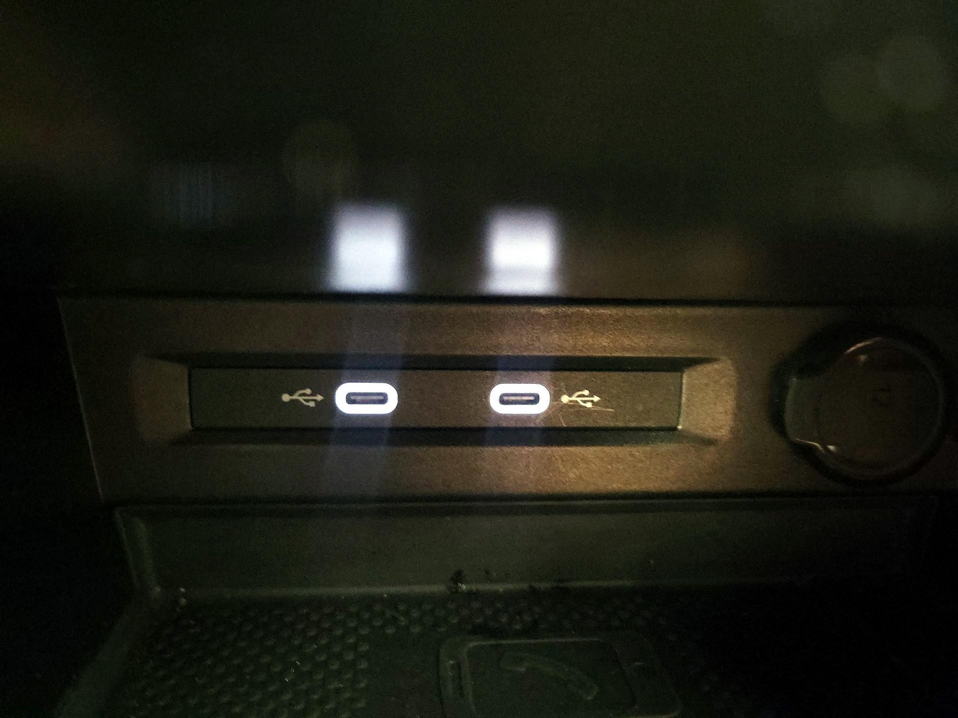 Thumbnail: 2022 Volkswagen Tiguan - 18