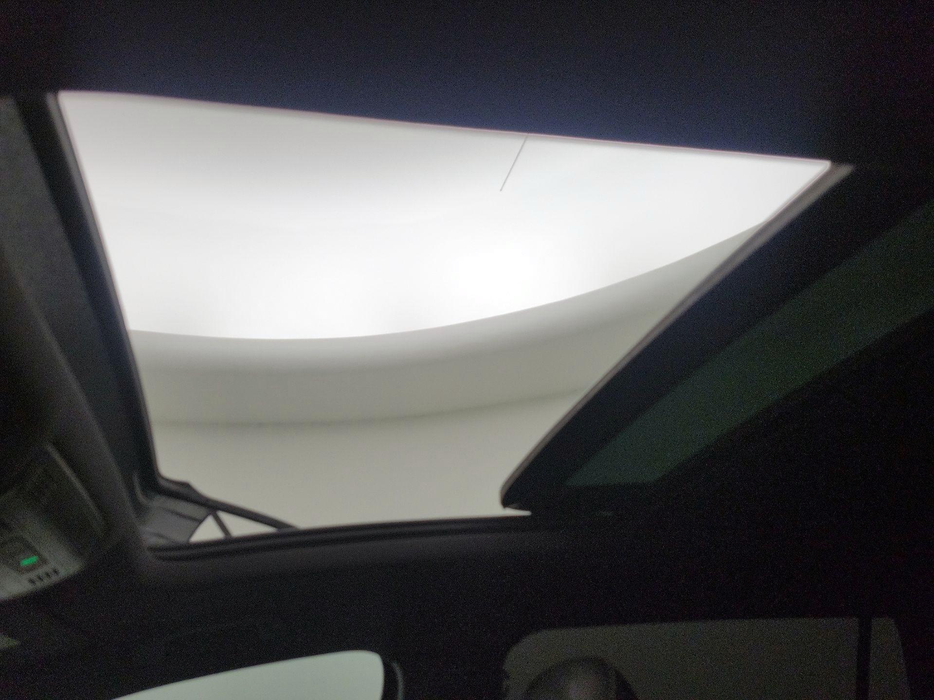 Thumbnail: 2022 Volkswagen Tiguan - 19