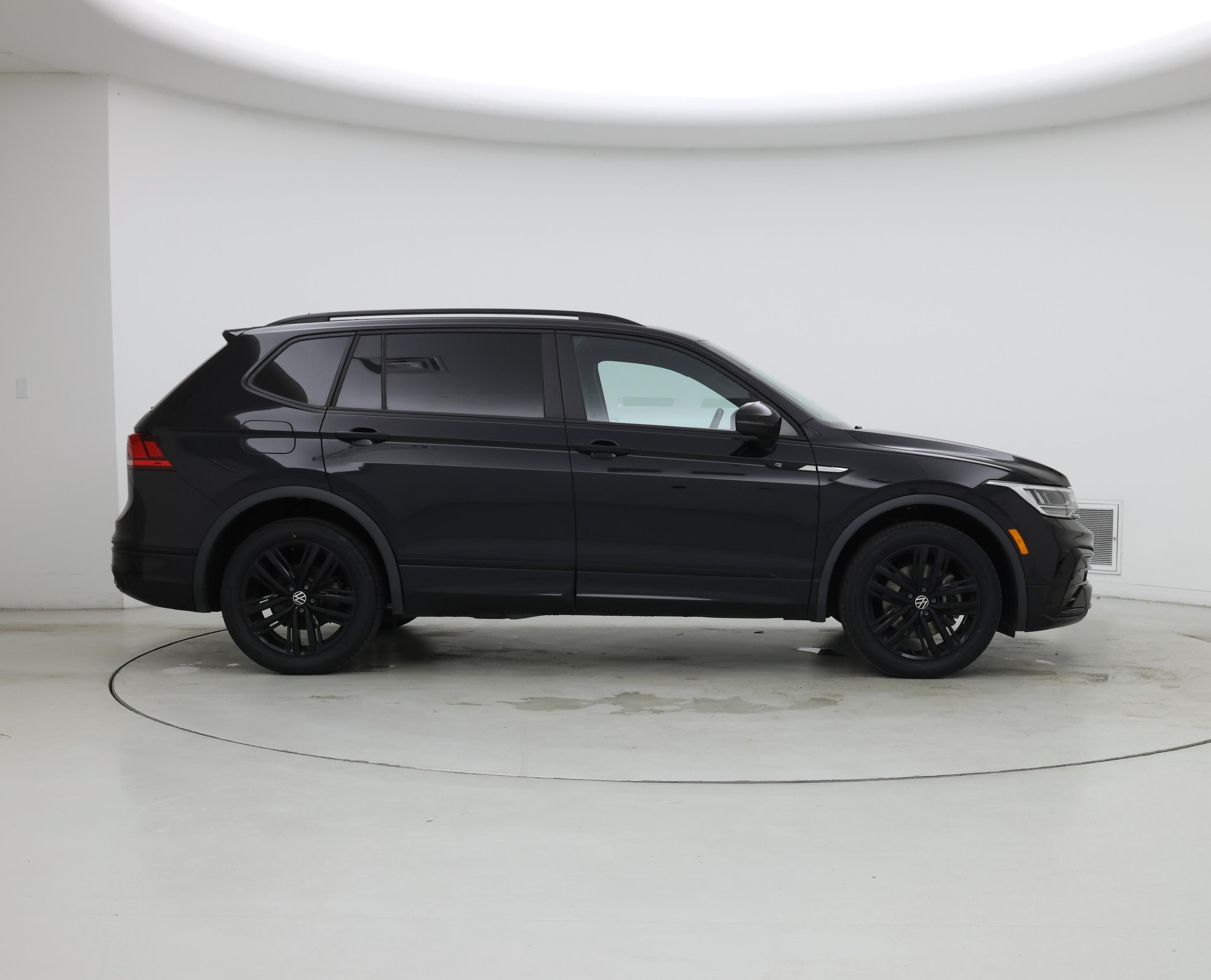 Thumbnail: 2022 Volkswagen Tiguan - 7