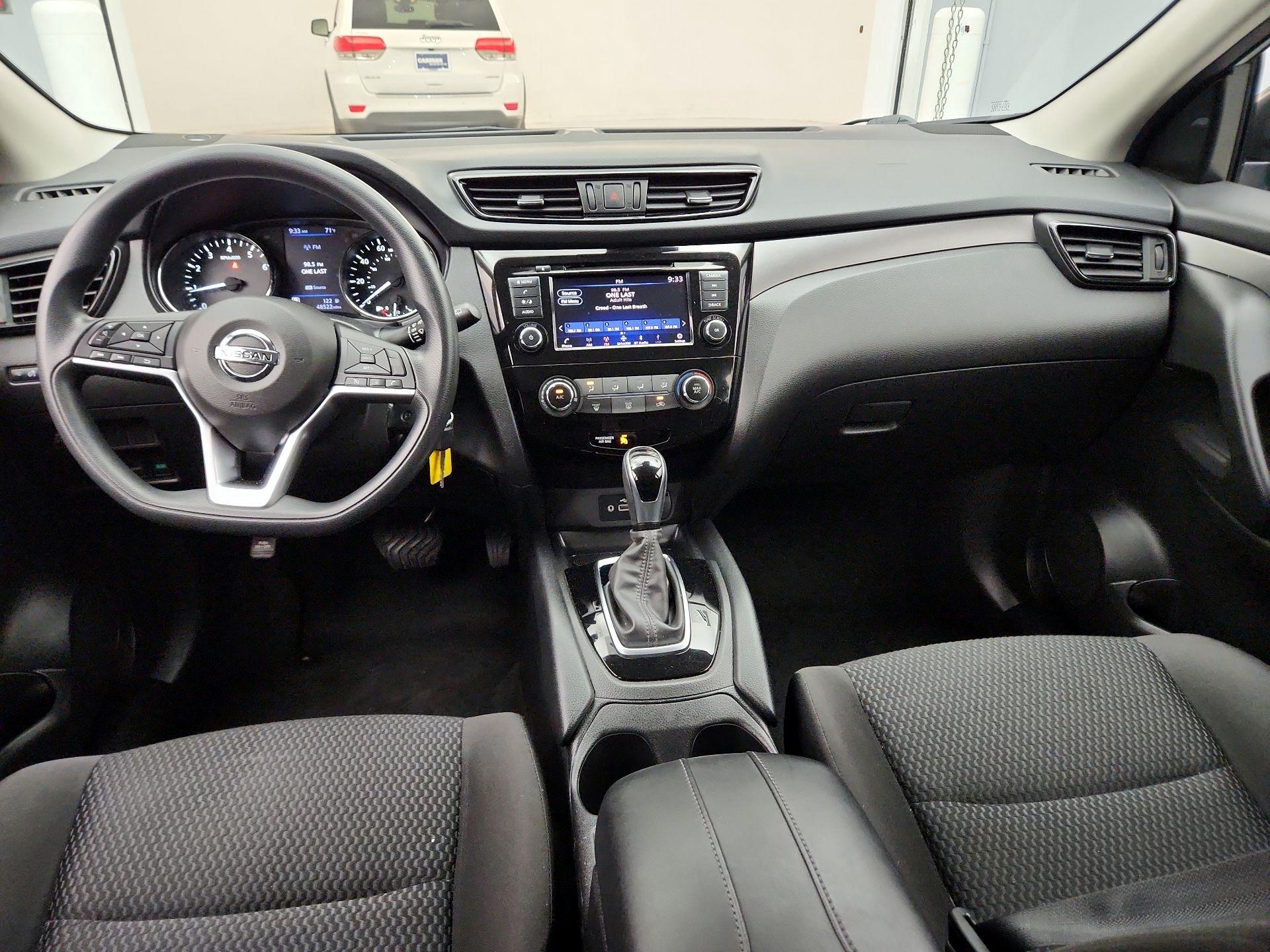 Thumbnail: 2020 Nissan Rogue Sport - 9