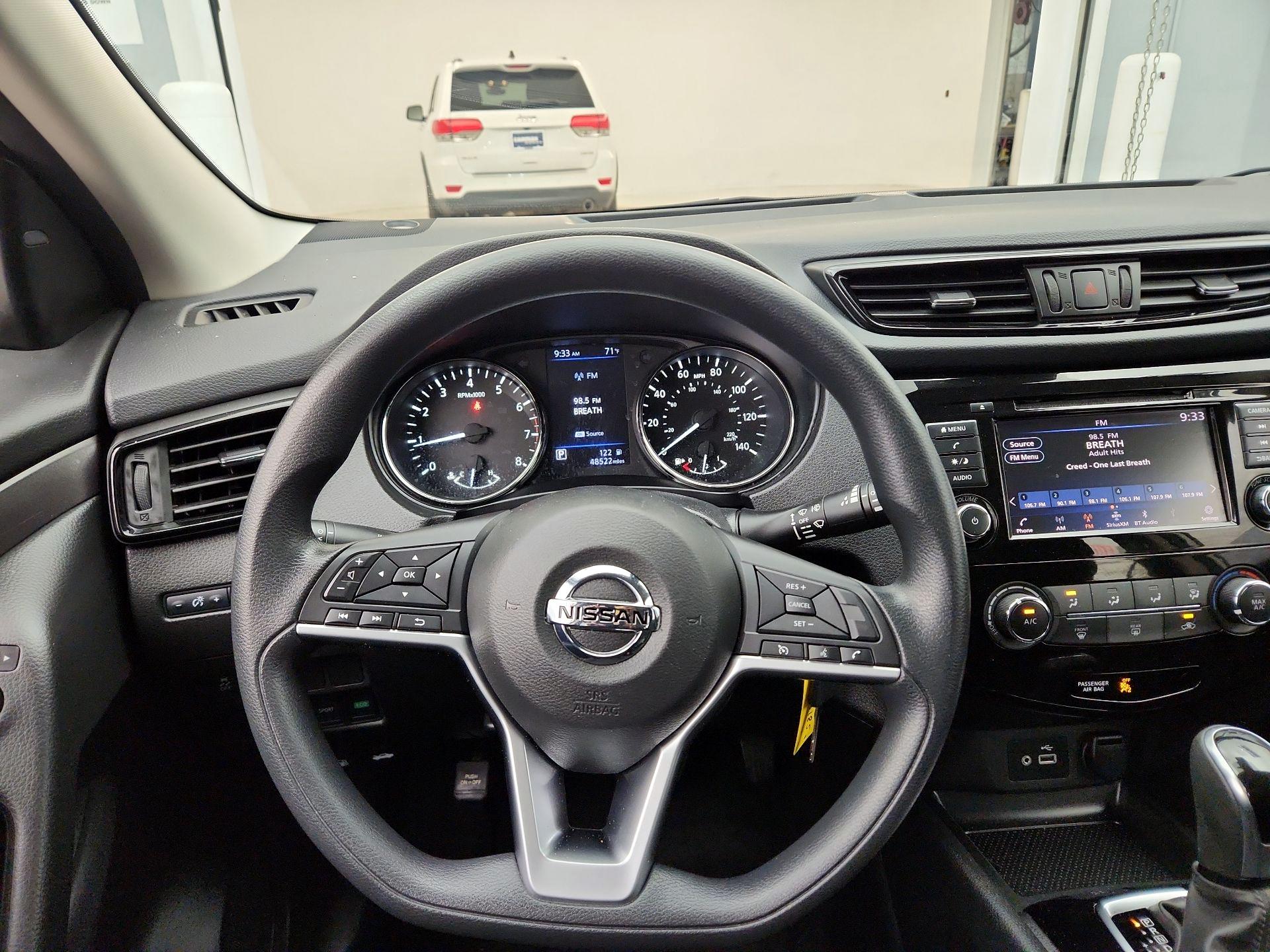Thumbnail: 2020 Nissan Rogue Sport - 10