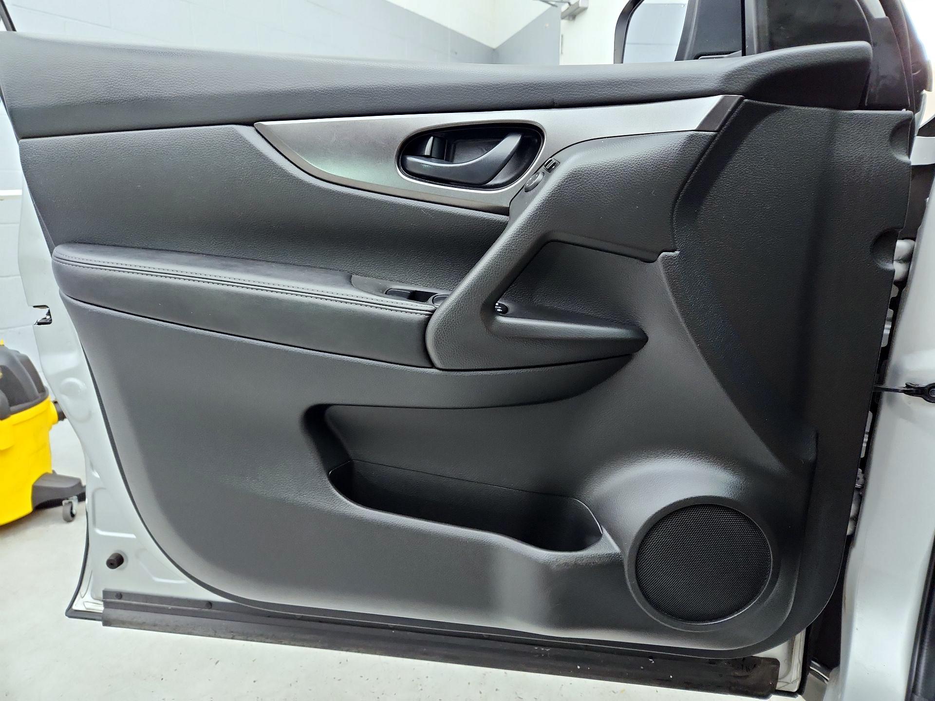 Thumbnail: 2020 Nissan Rogue Sport - 12