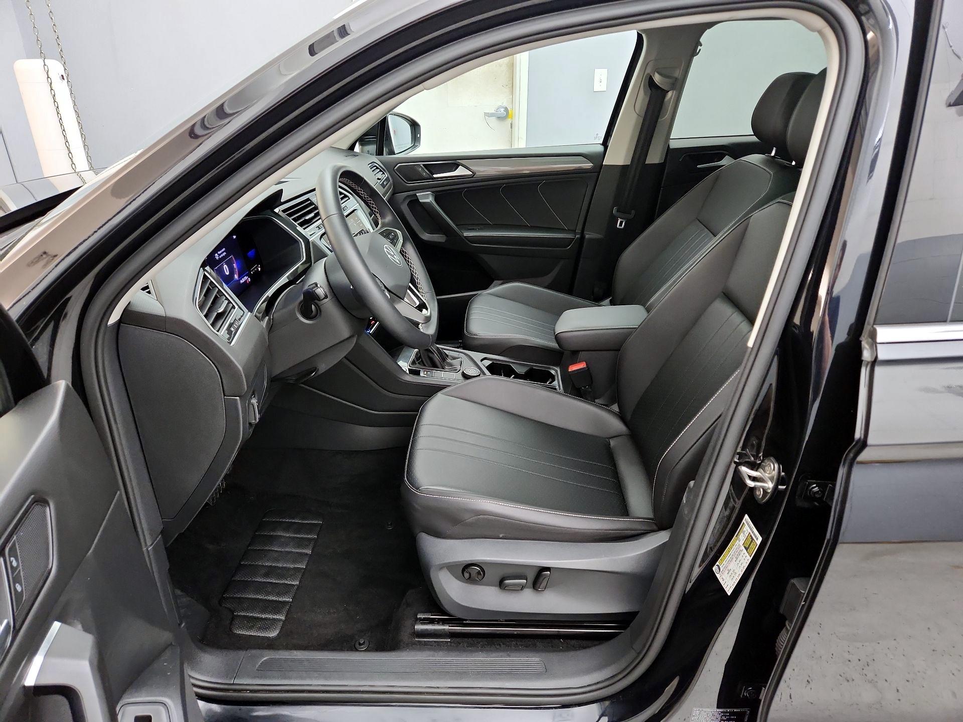 Thumbnail: 2022 Volkswagen Tiguan - 11