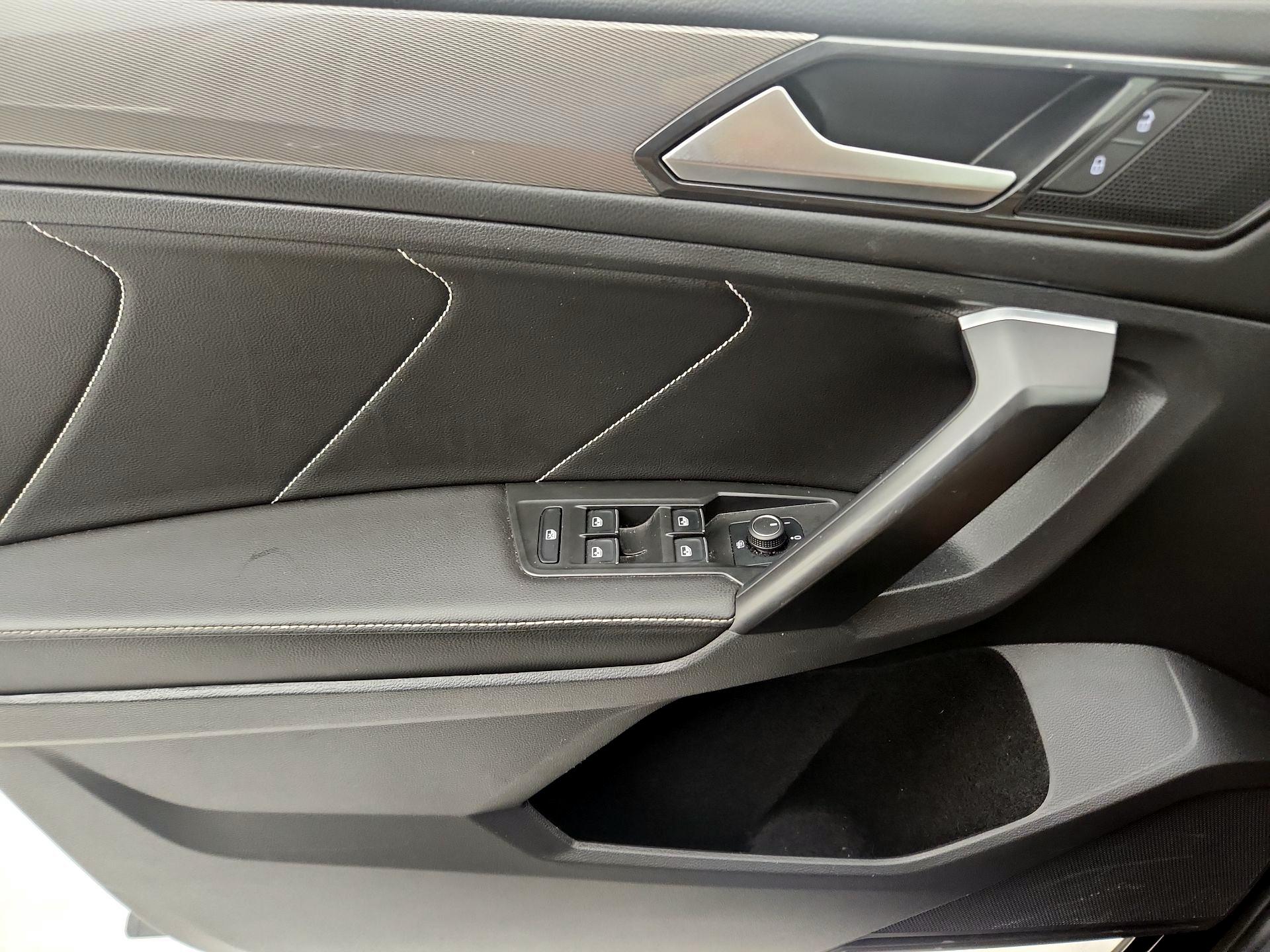 Thumbnail: 2022 Volkswagen Tiguan - 9