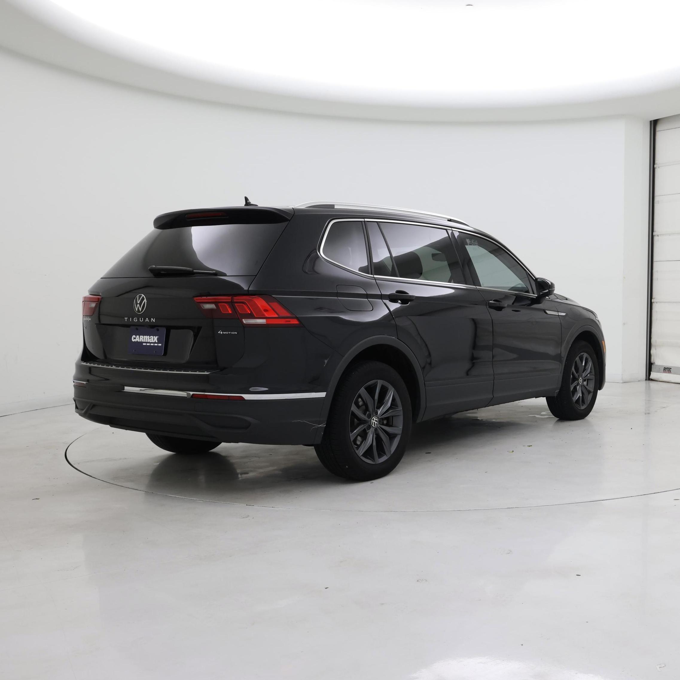 Thumbnail: 2022 Volkswagen Tiguan - 8
