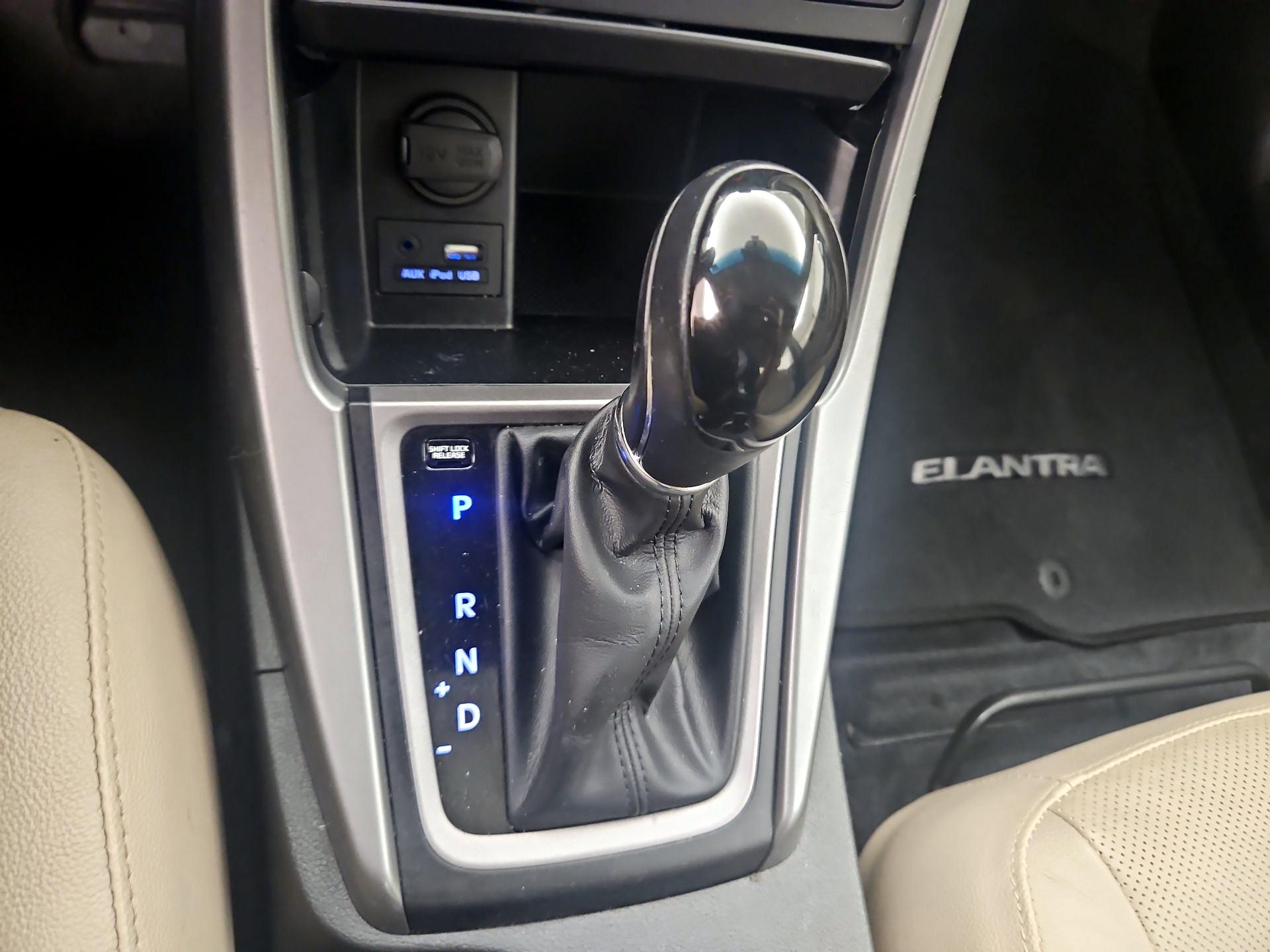 Thumbnail: 2015 Hyundai Elantra - 18