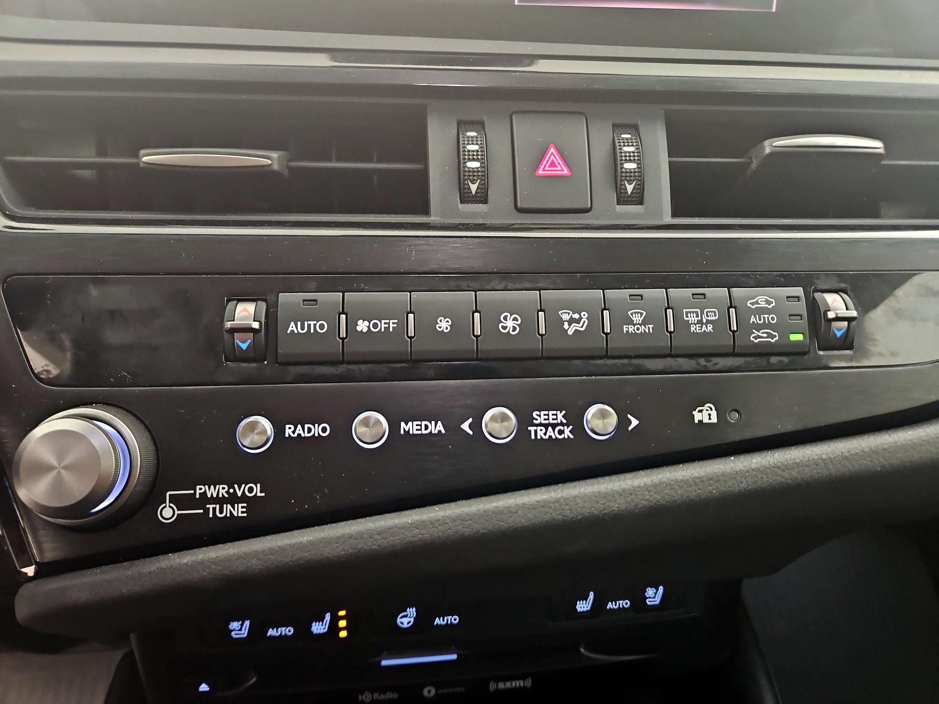 Thumbnail: 2022 Lexus ES - 16