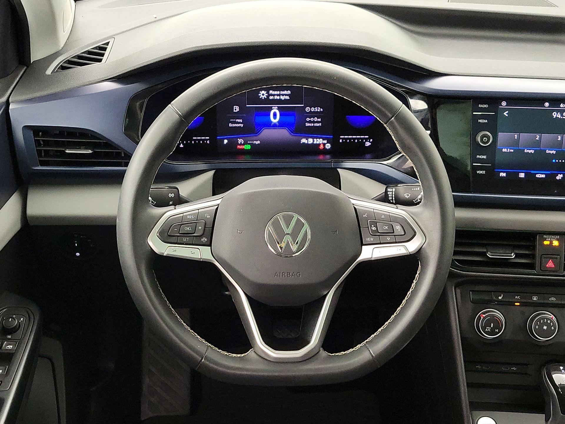 Thumbnail: 2022 Volkswagen Taos - 10