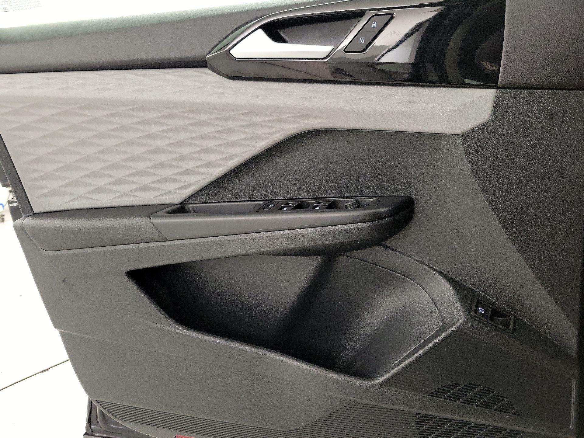 Thumbnail: 2023 Volkswagen Taos - 12