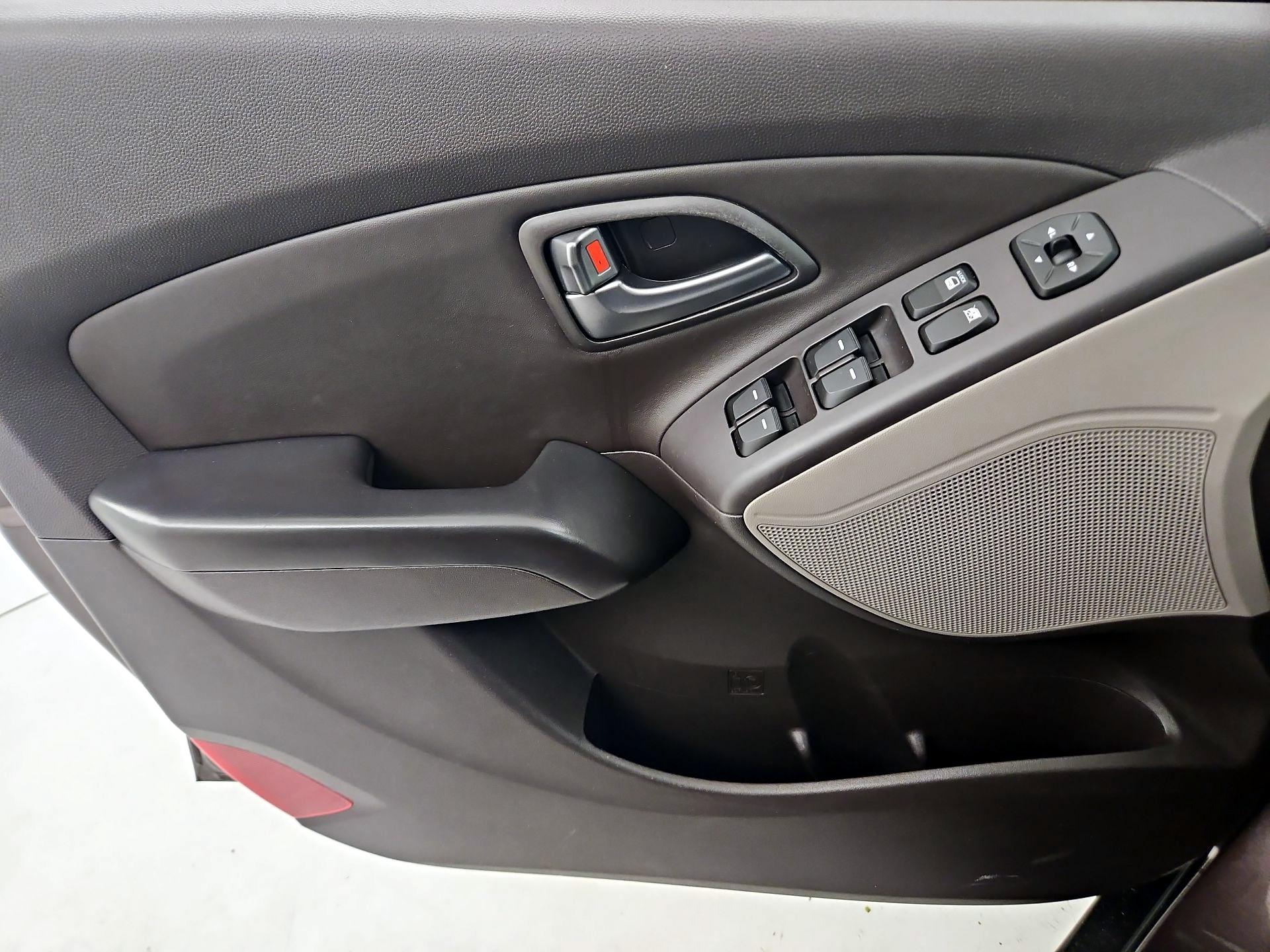 Thumbnail: 2015 Hyundai Tucson - 12