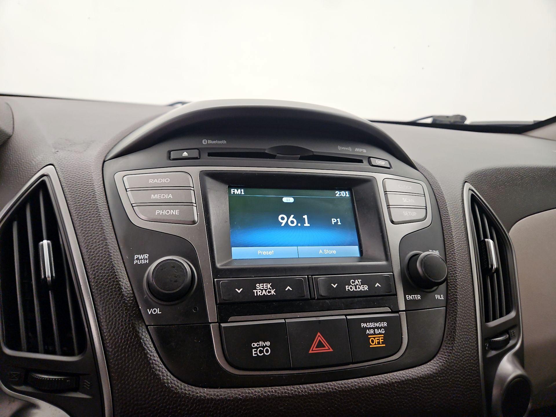 Thumbnail: 2015 Hyundai Tucson - 15