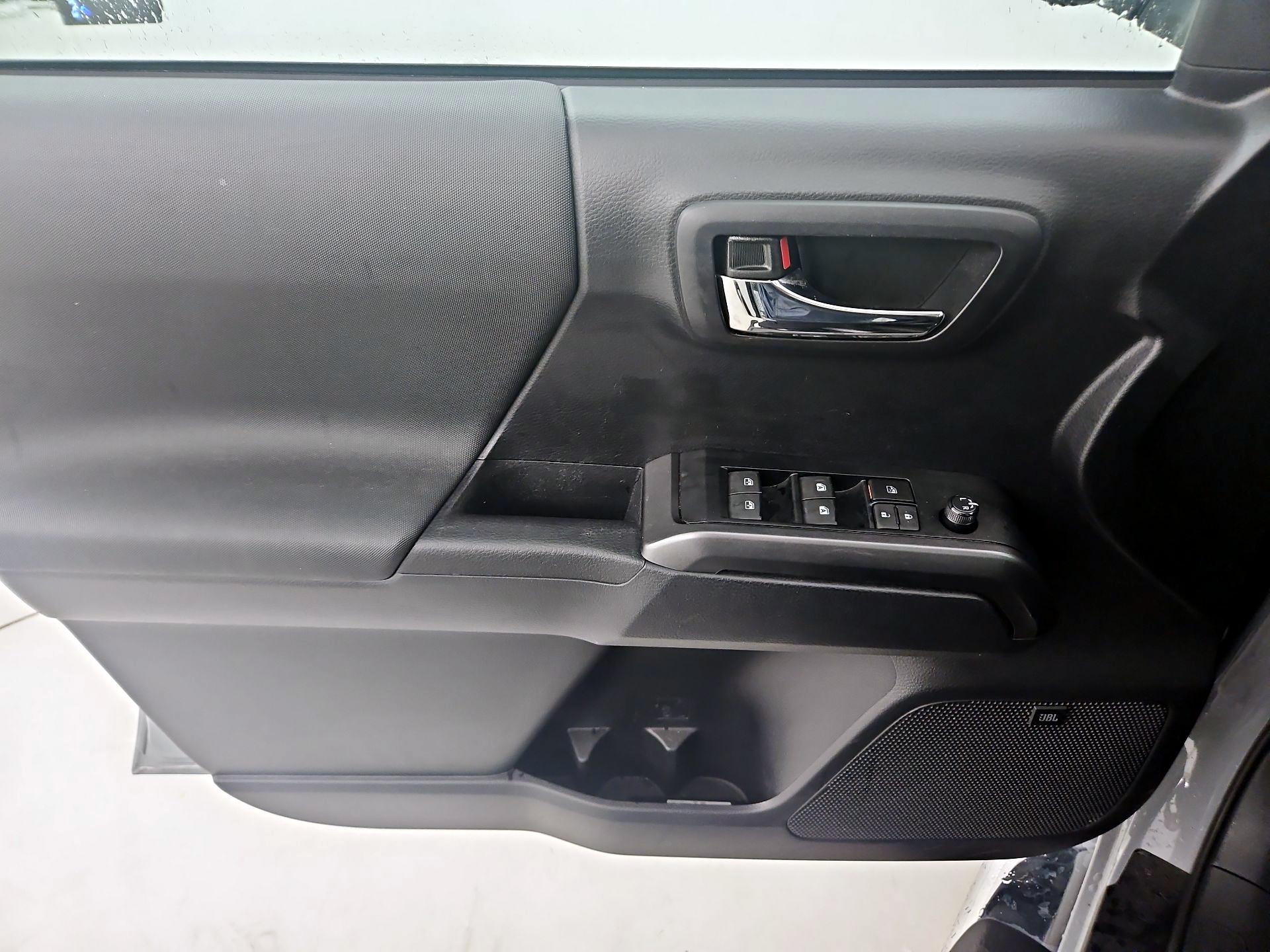 Thumbnail: 2020 Toyota Tacoma - 12