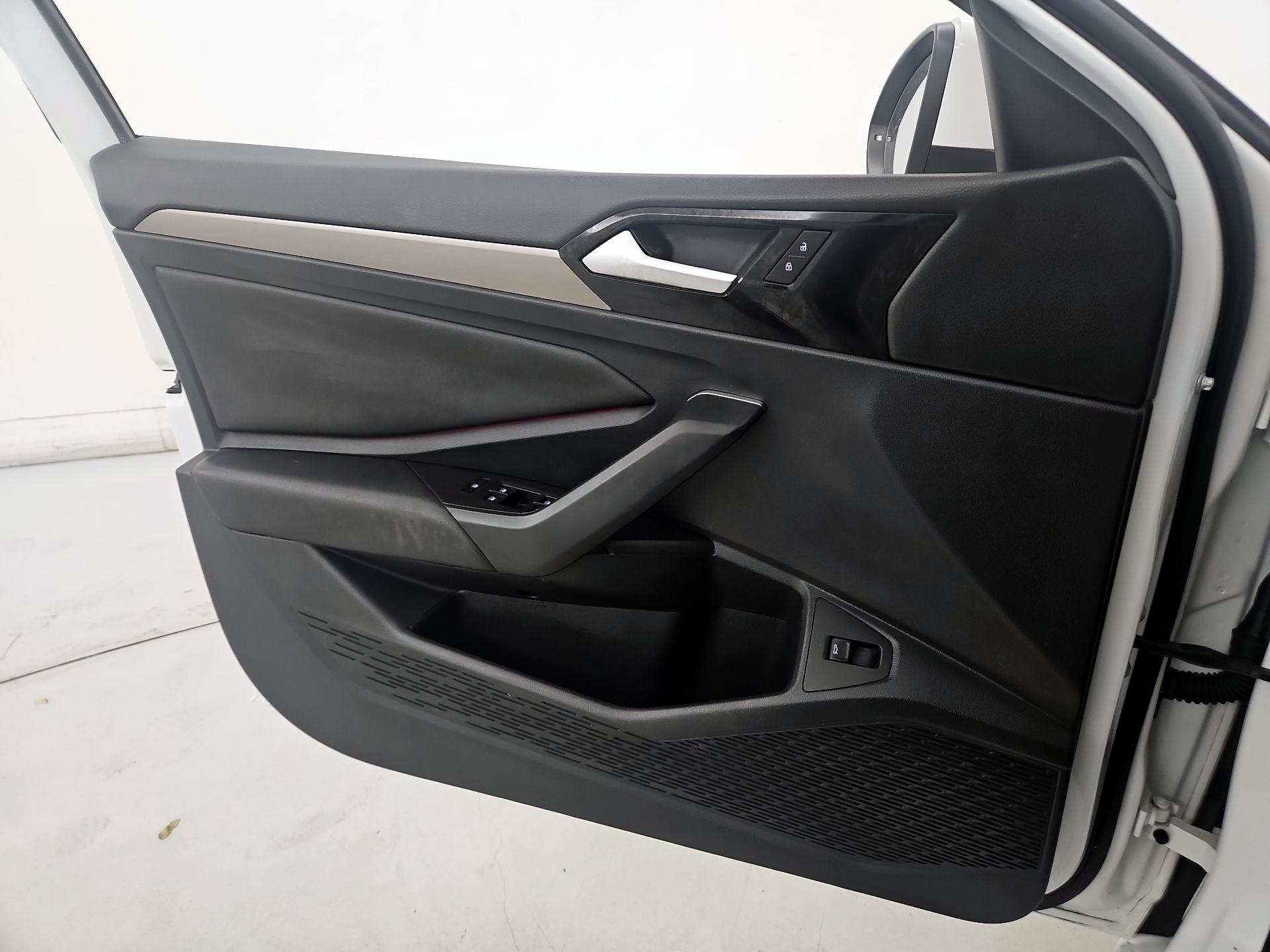 Thumbnail: 2019 Volkswagen Jetta - 12