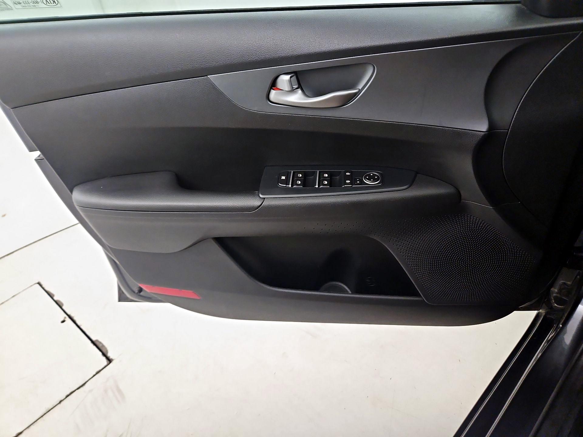 Thumbnail: 2021 Kia Forte - 12