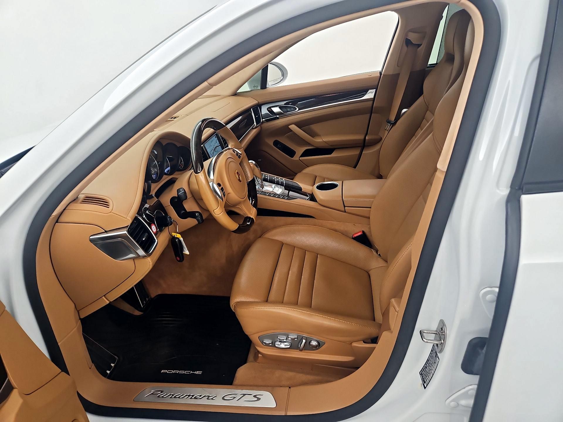 Thumbnail: 2016 Porsche Panamera - 11