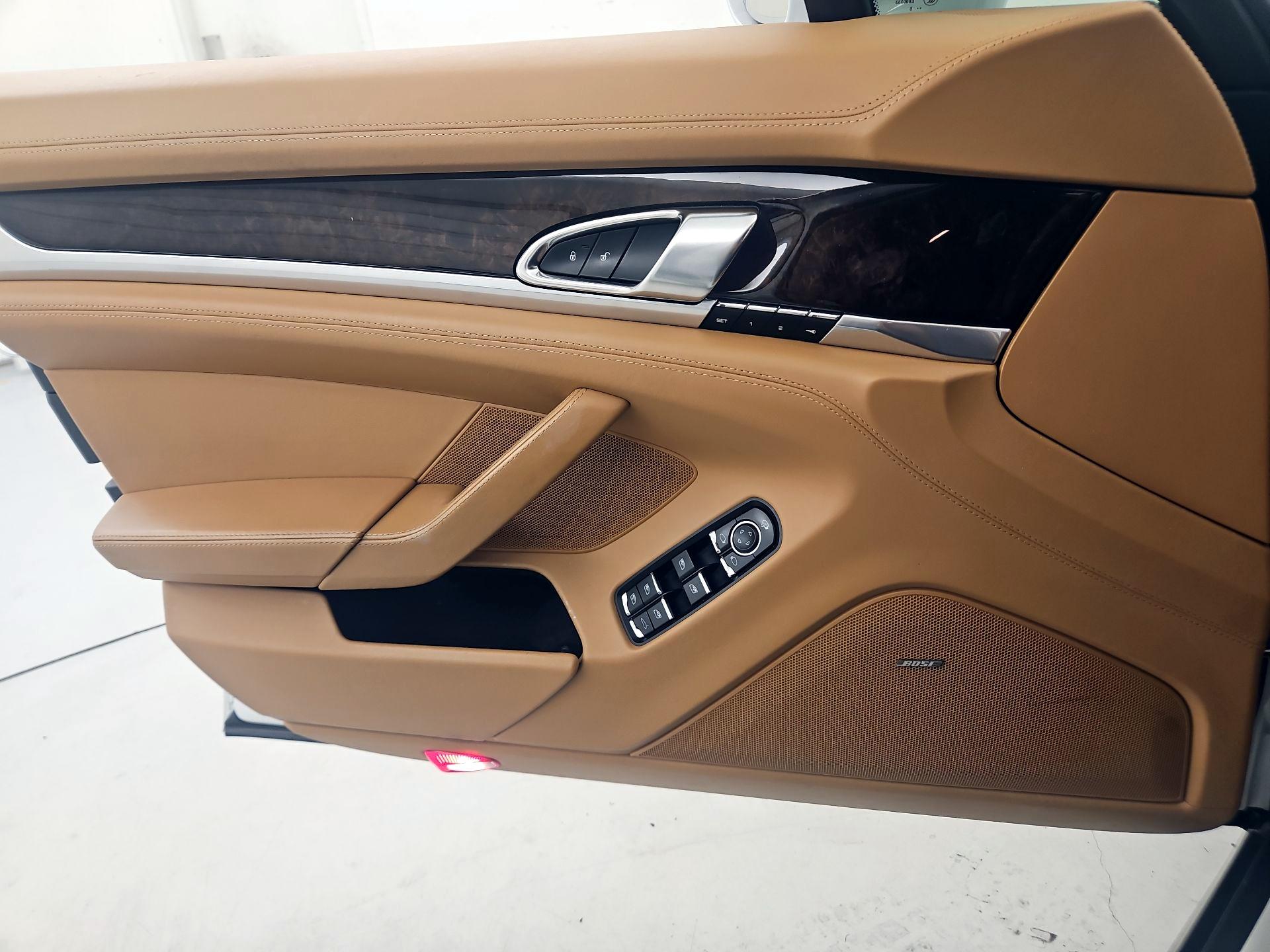Thumbnail: 2016 Porsche Panamera - 12