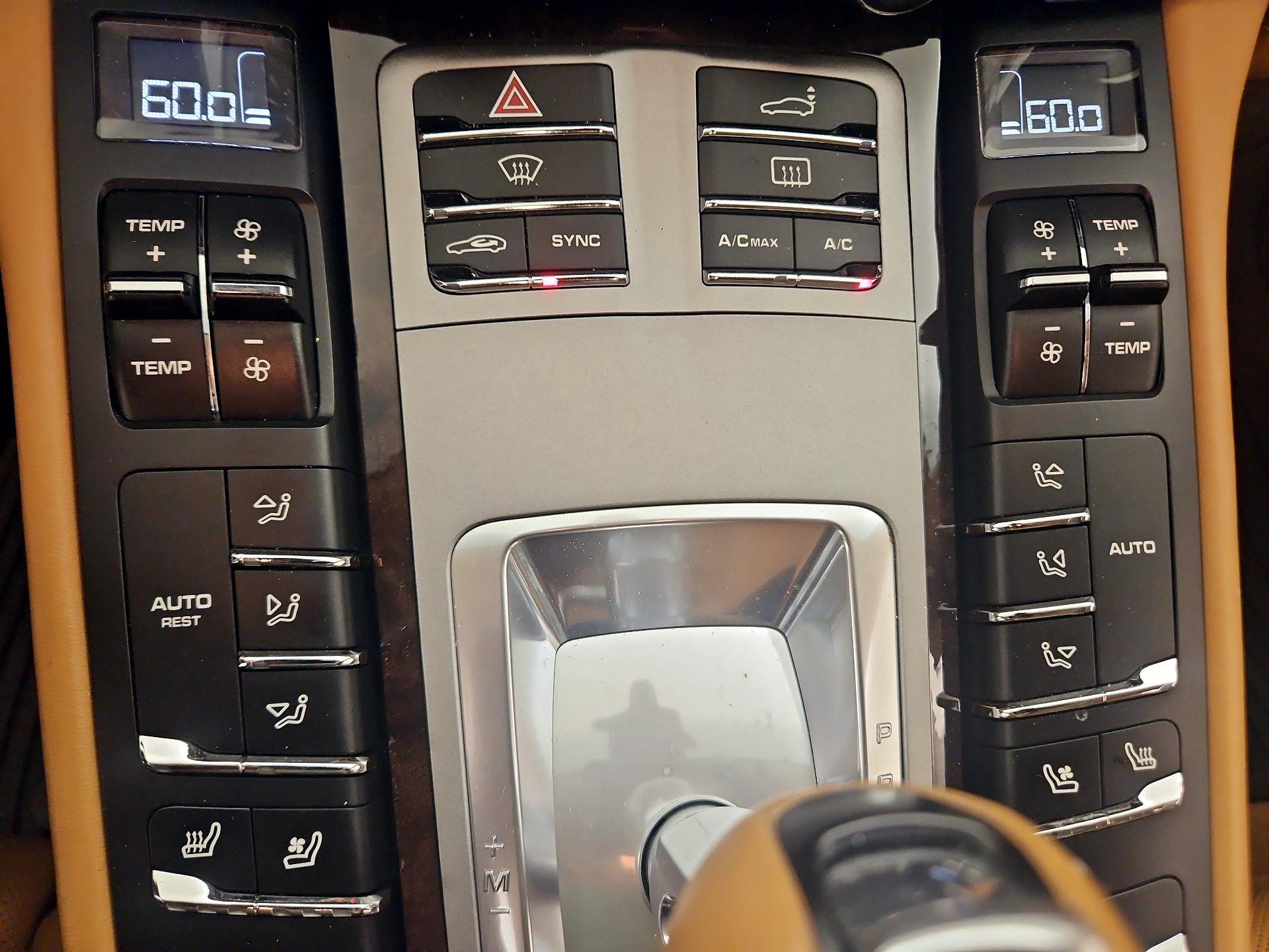 Thumbnail: 2016 Porsche Panamera - 15