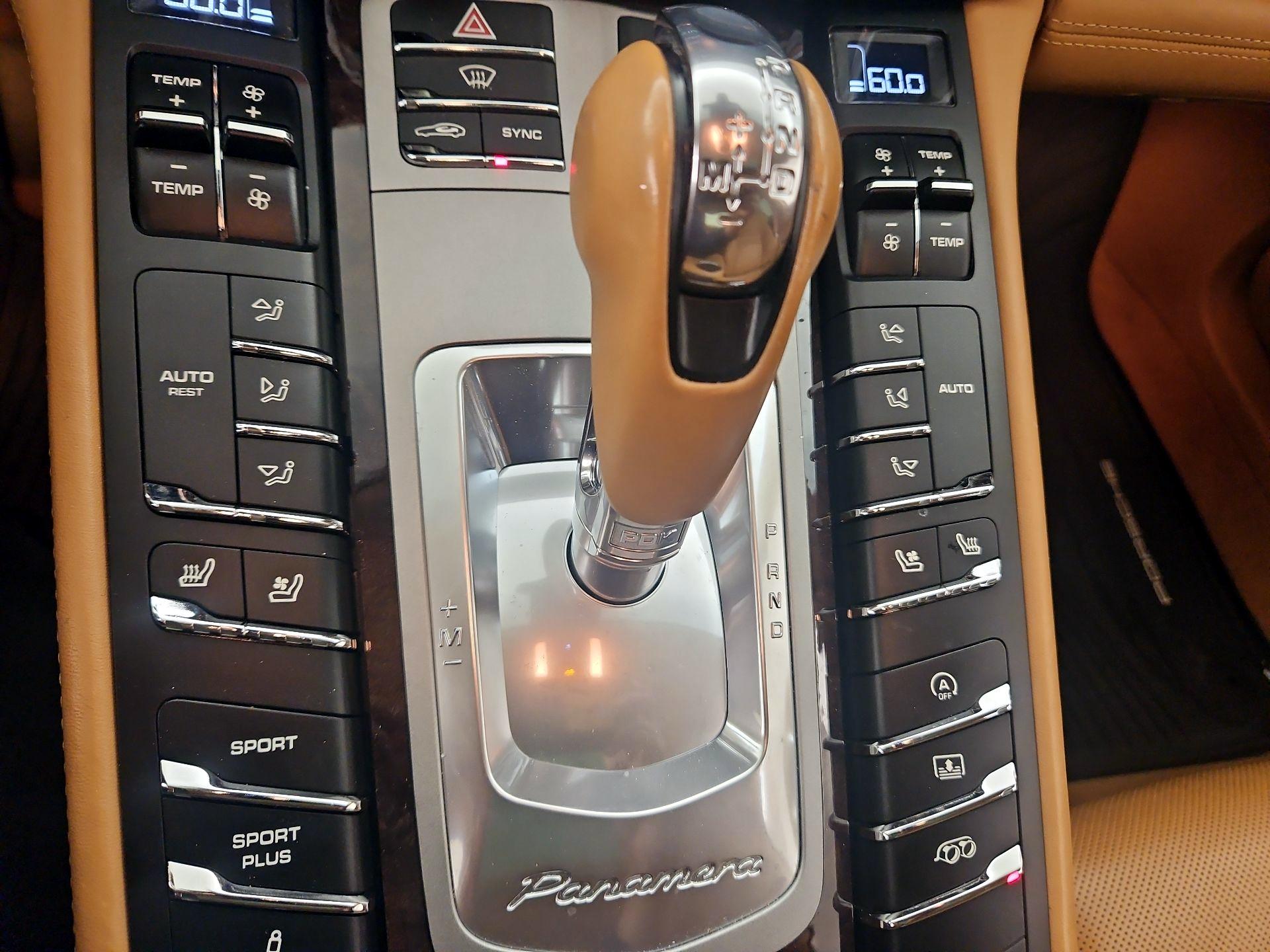 Thumbnail: 2016 Porsche Panamera - 16