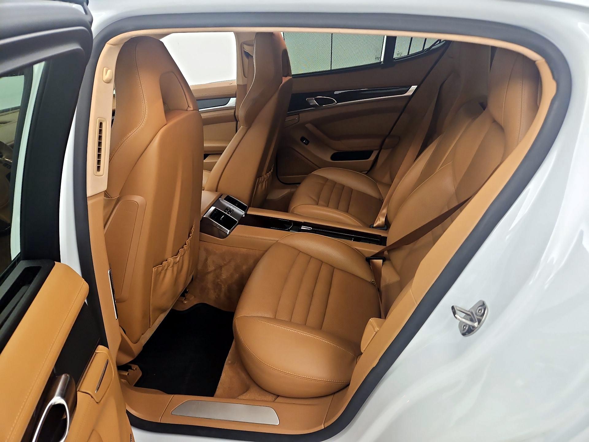 Thumbnail: 2016 Porsche Panamera - 19