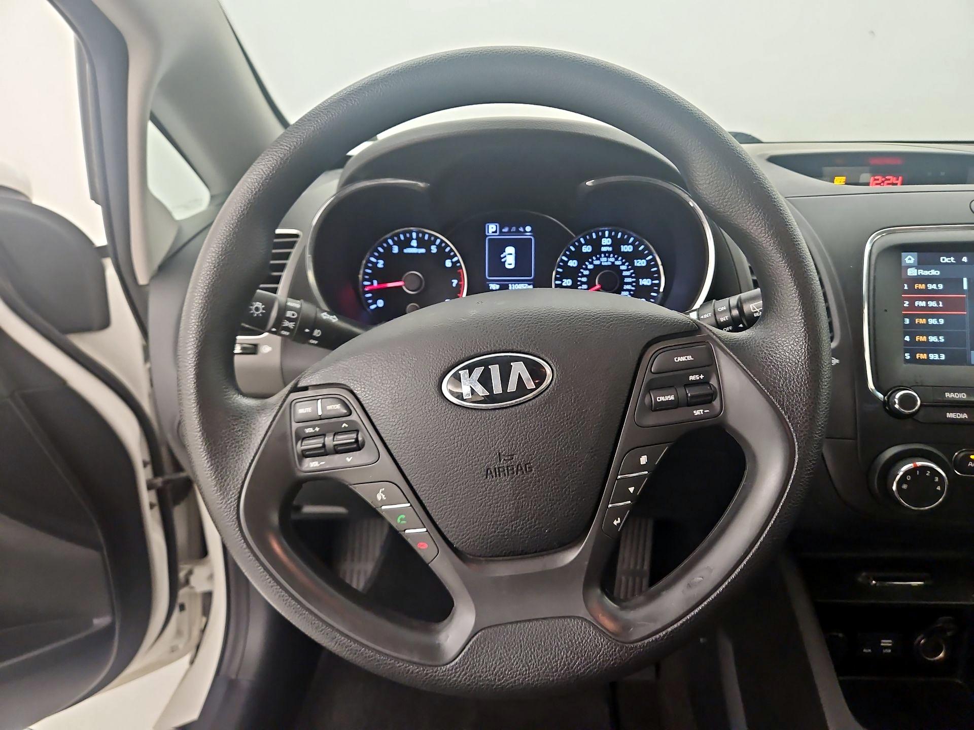 Thumbnail: 2017 Kia Forte - 10