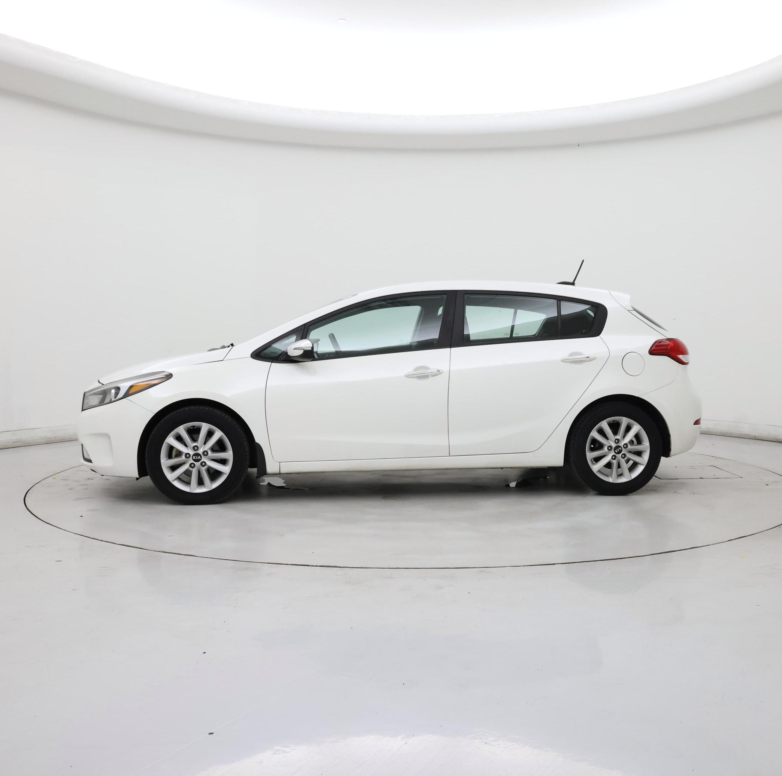 Thumbnail: 2017 Kia Forte - 3