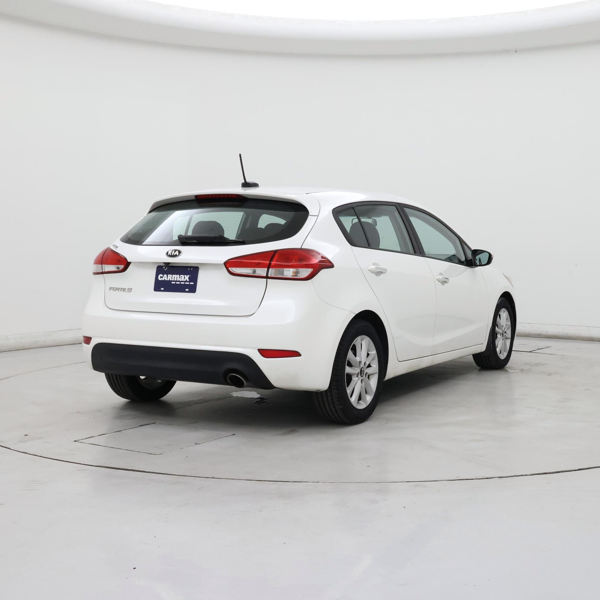 Thumbnail: 2017 Kia Forte - 8