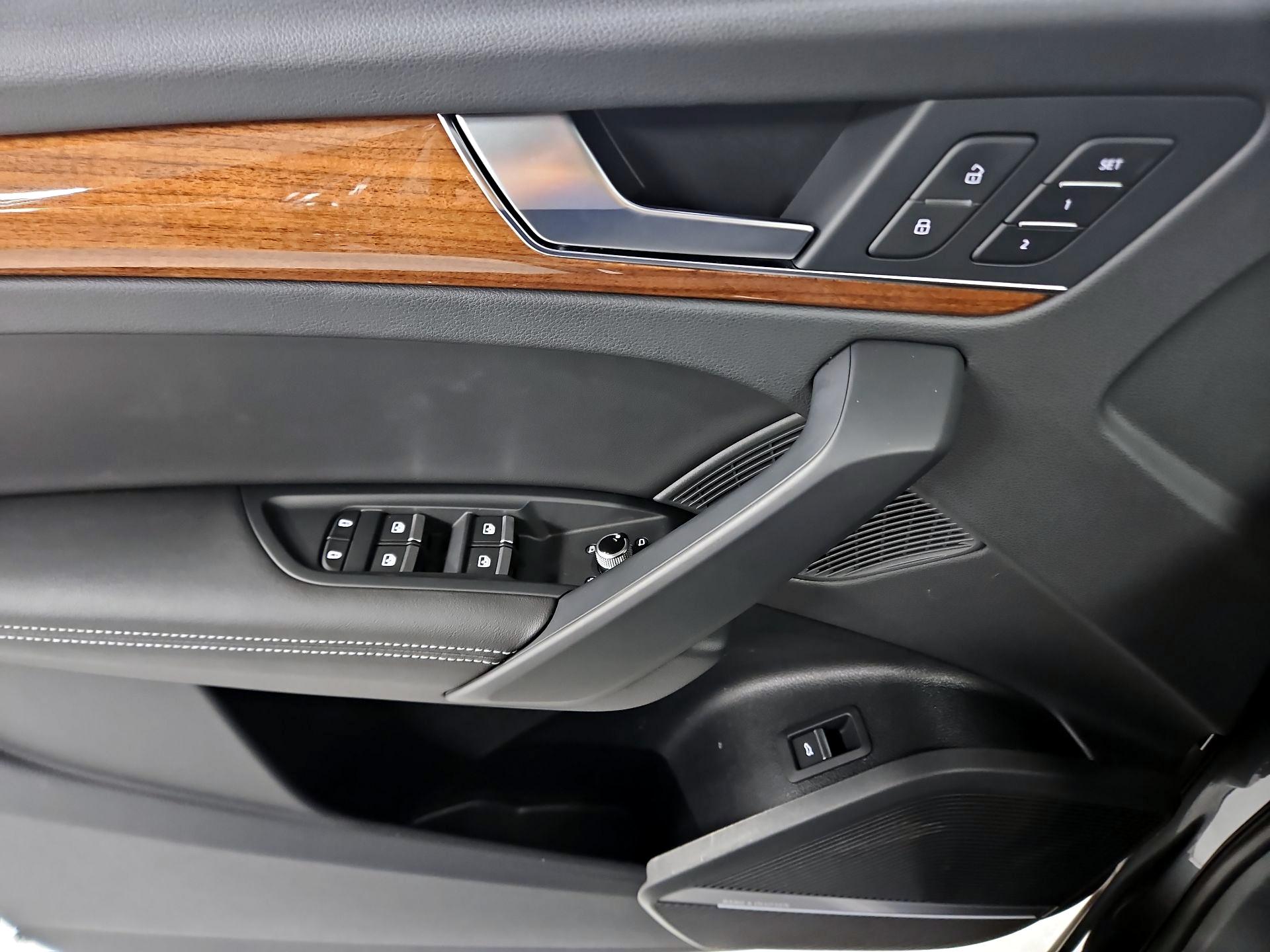 Thumbnail: 2023 Audi Q5 - 12