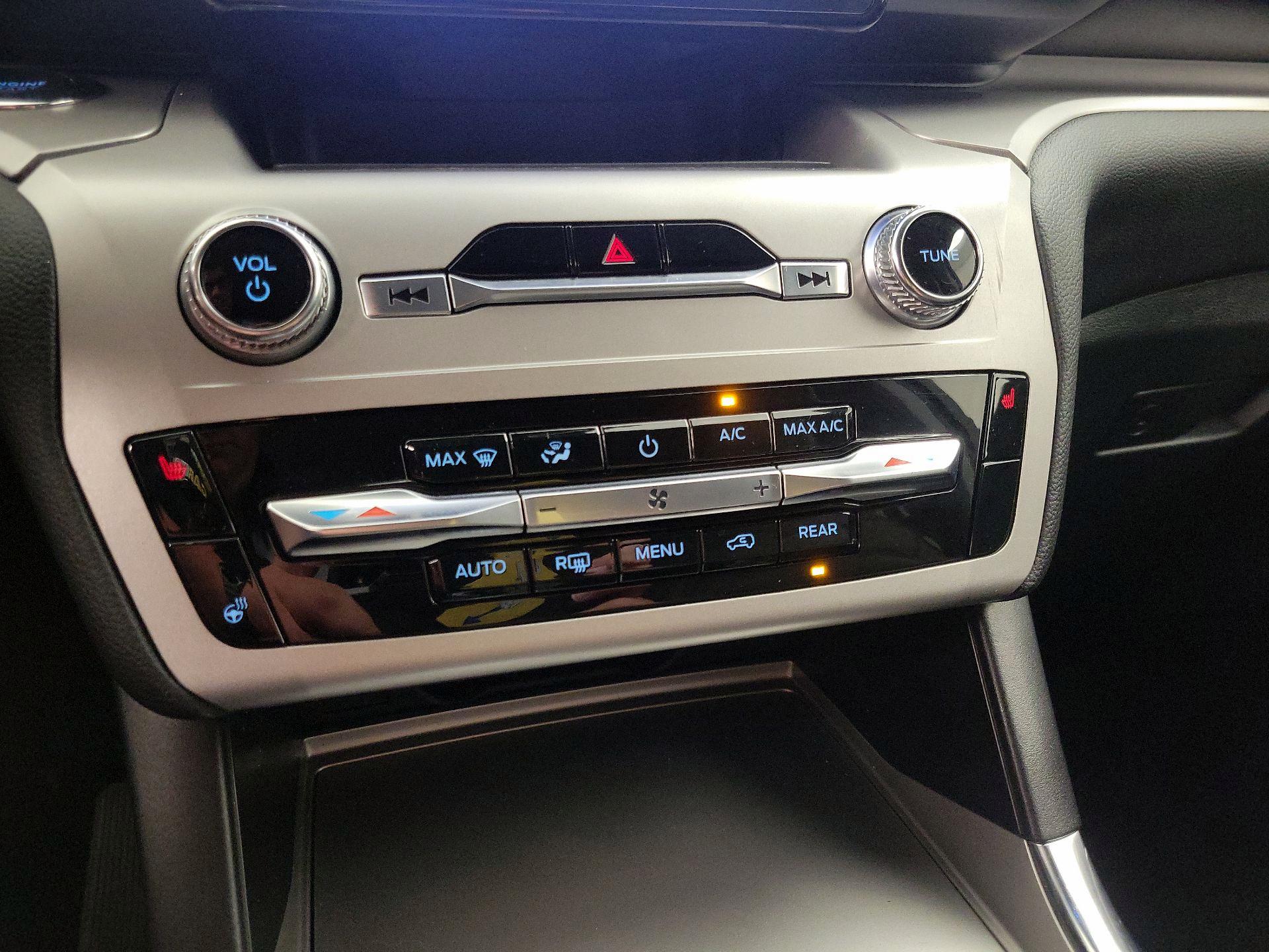 Thumbnail: 2022 Ford Explorer - 16