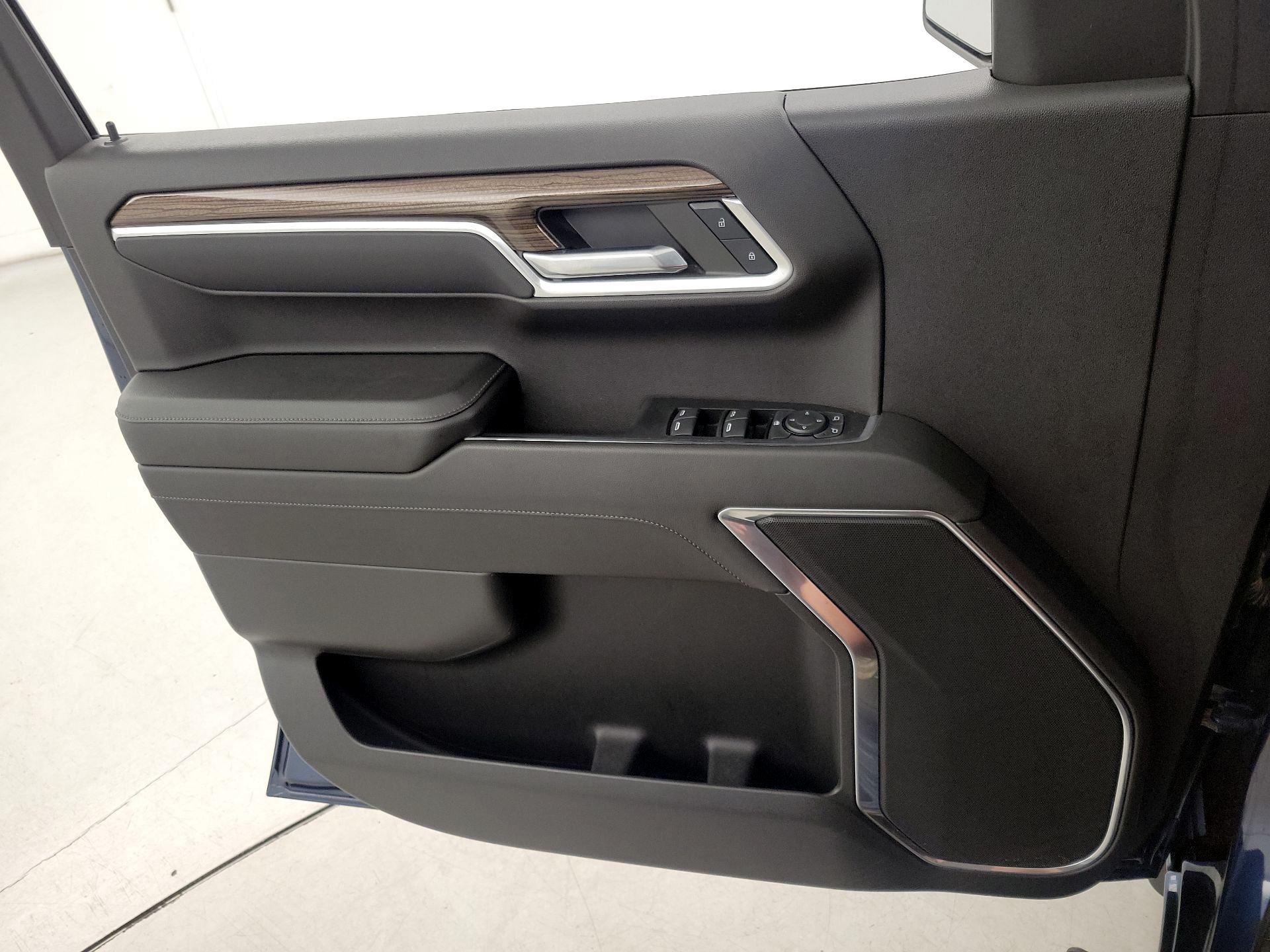 Thumbnail: 2022 Chevrolet Silverado 1500 - 12