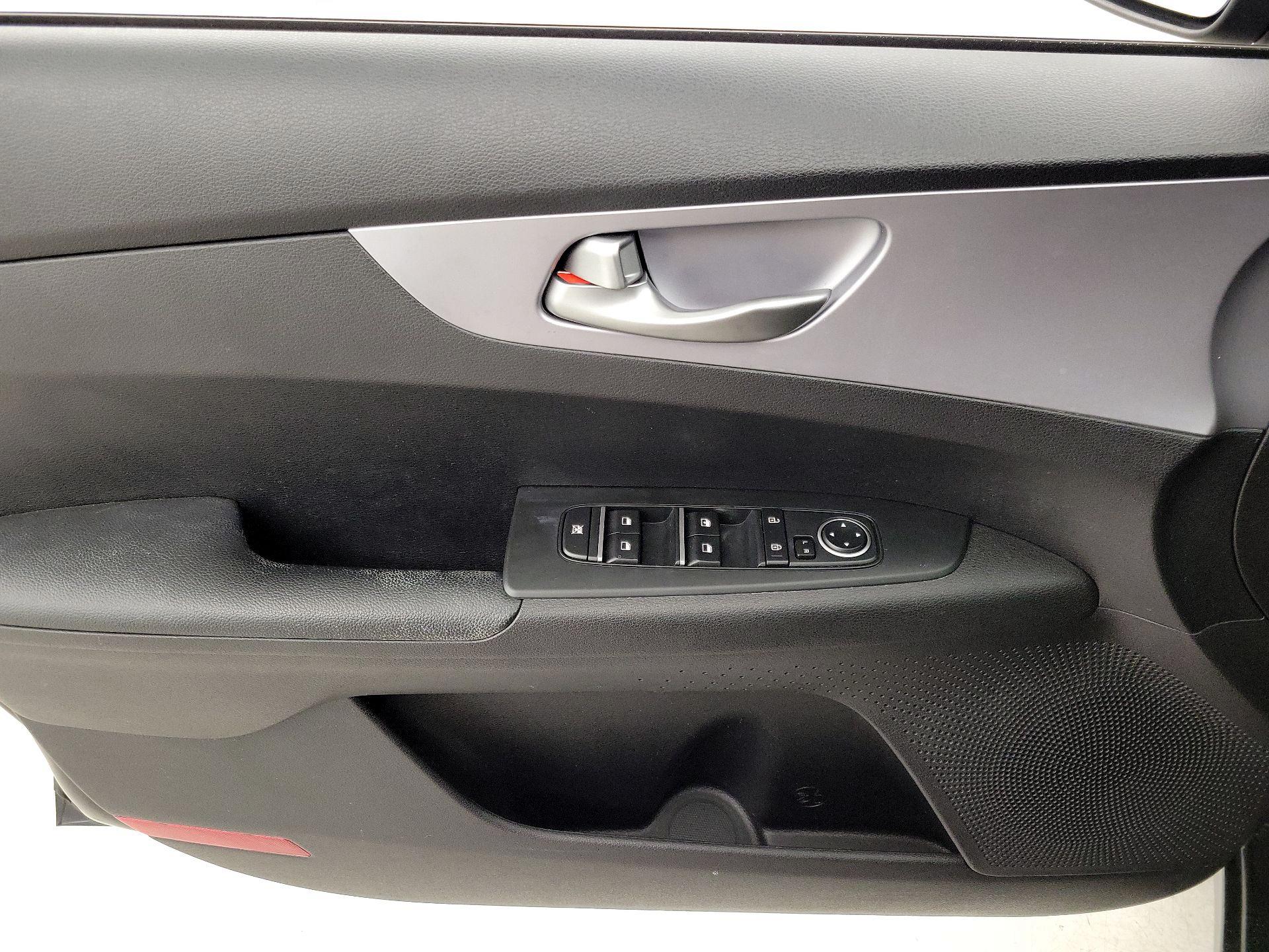 Thumbnail: 2022 Kia Forte - 12
