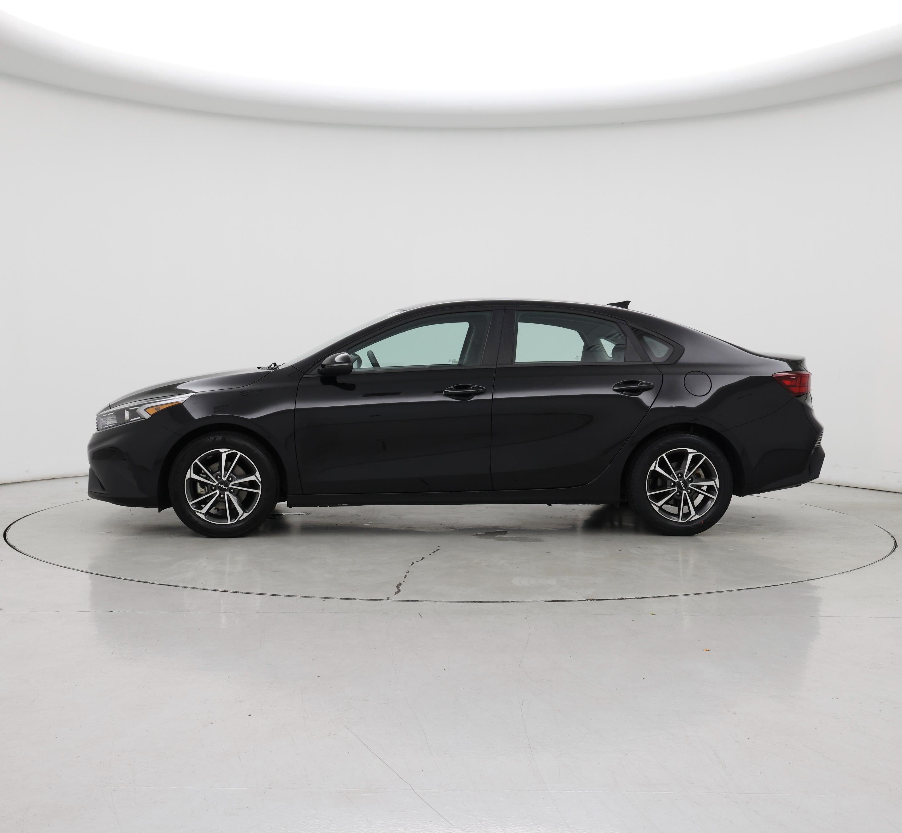Thumbnail: 2022 Kia Forte - 3