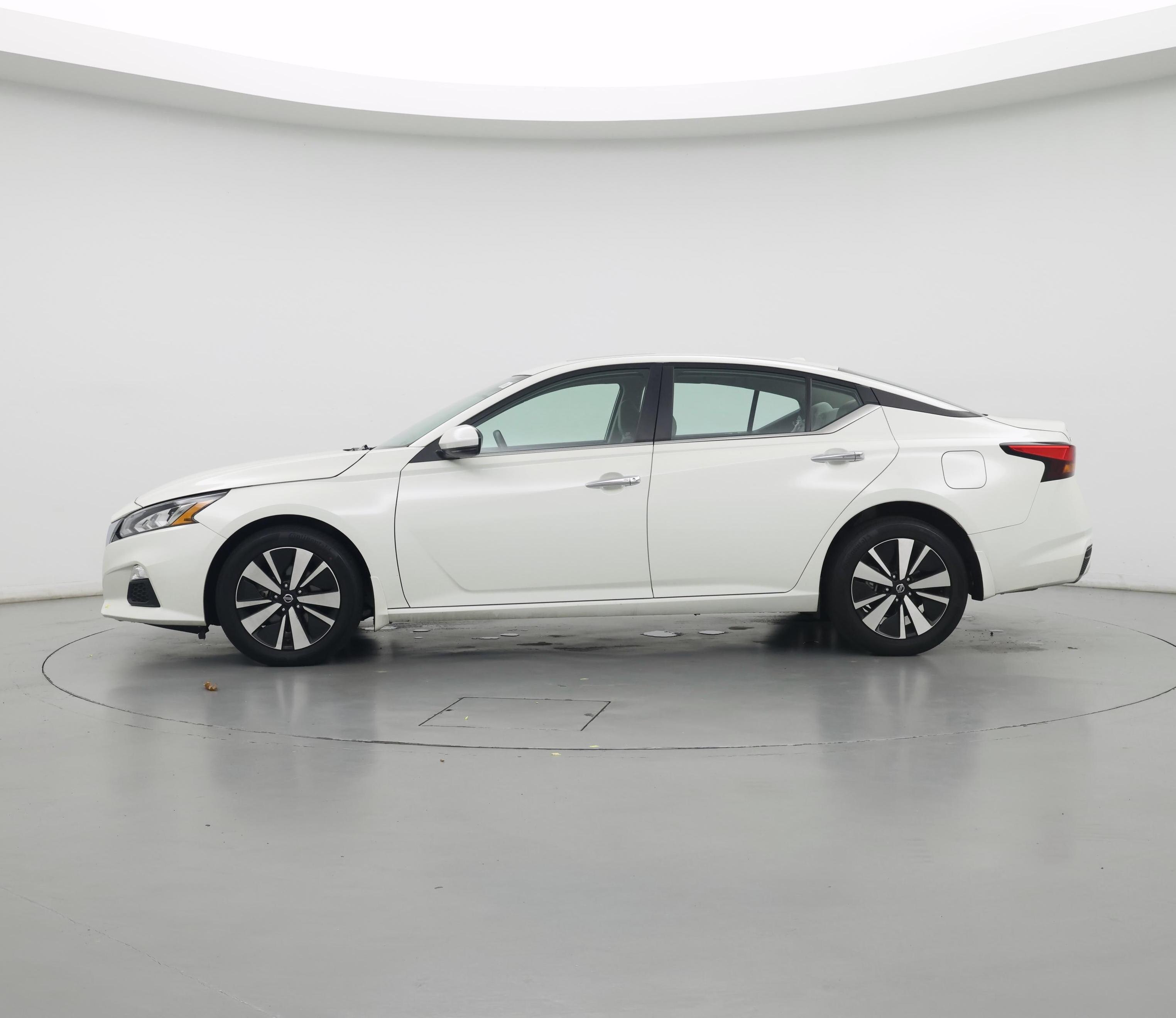 Thumbnail: 2022 Nissan Altima - 3