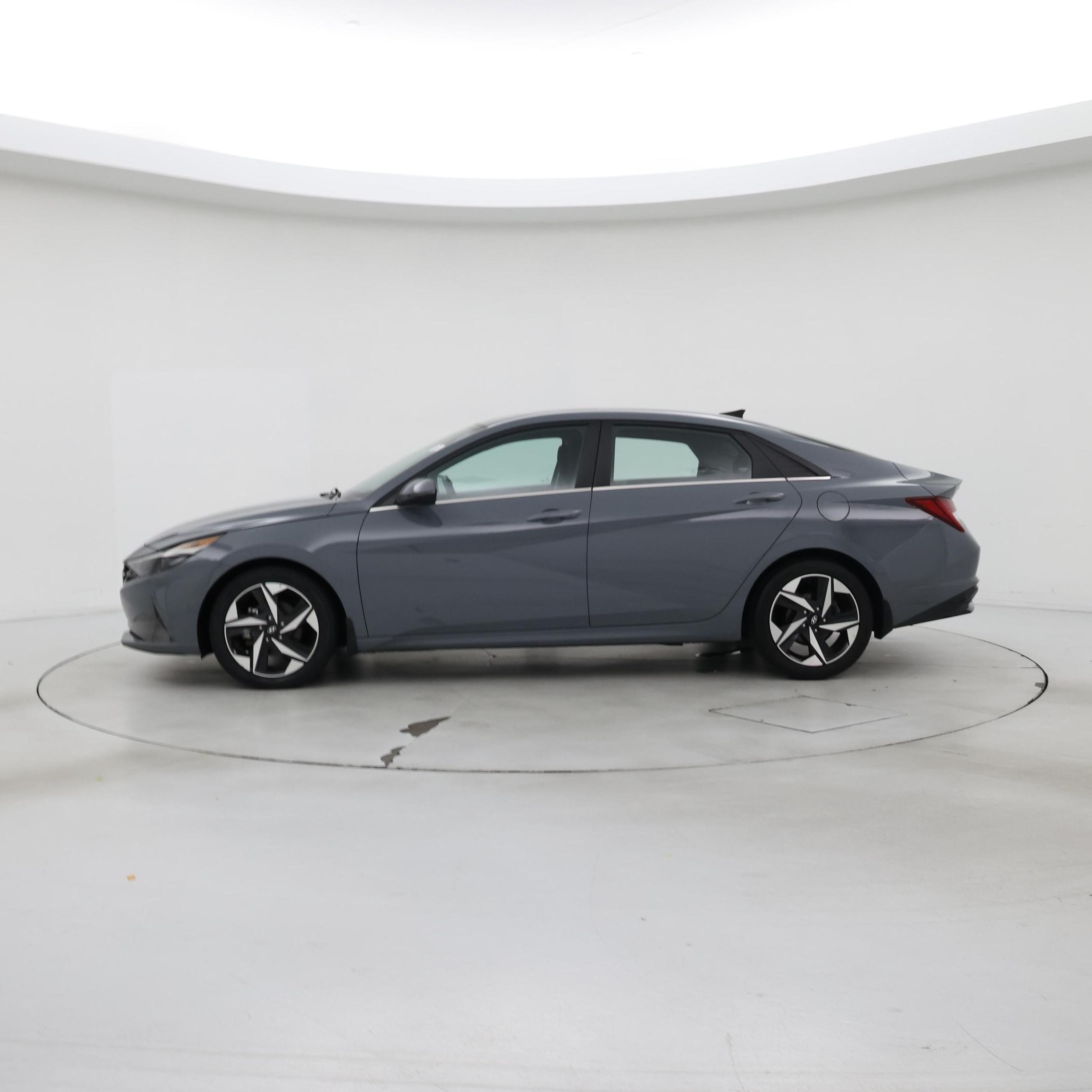 Thumbnail: 2022 Hyundai Elantra - 3