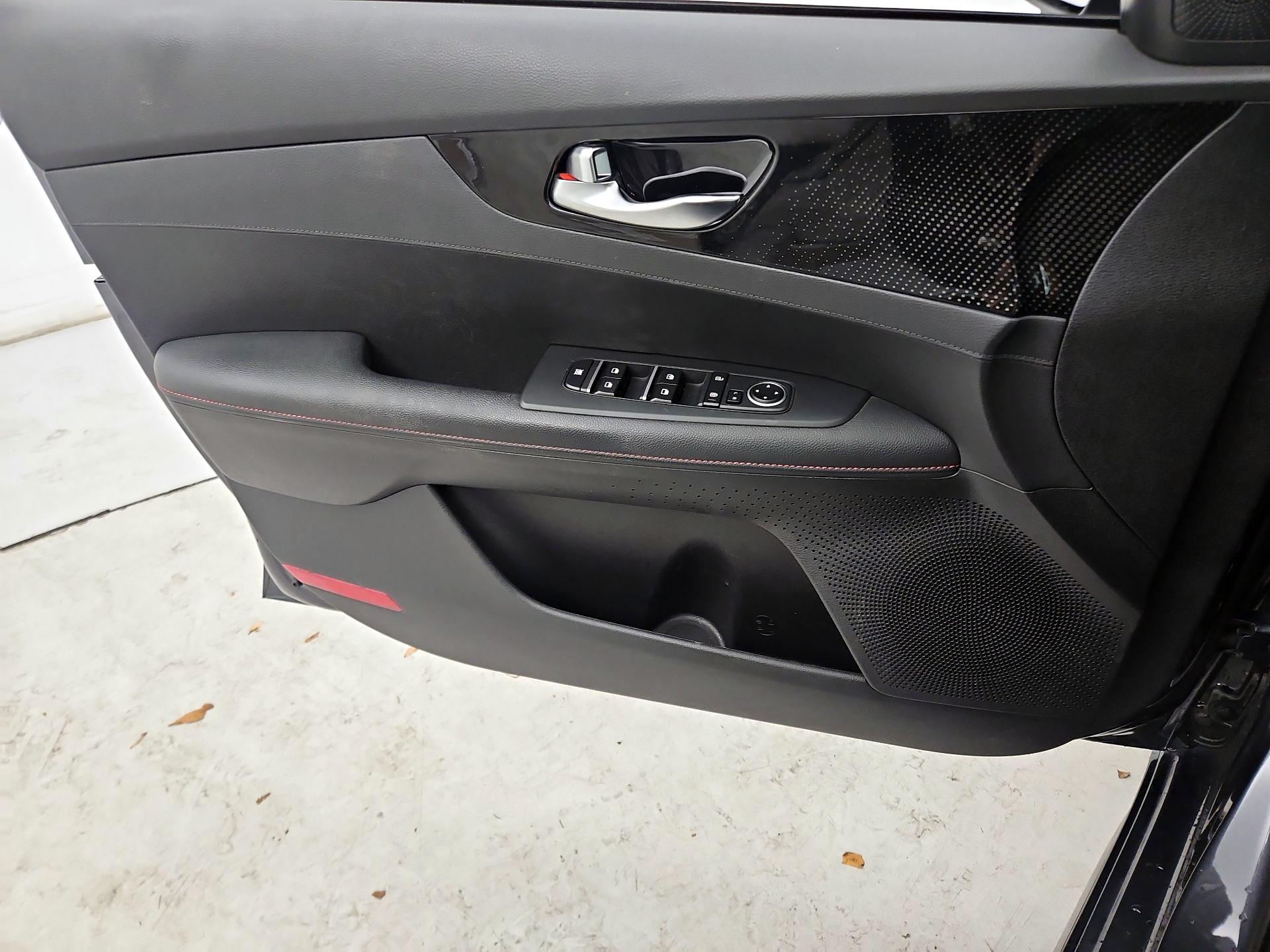 Thumbnail: 2023 Kia Forte - 12