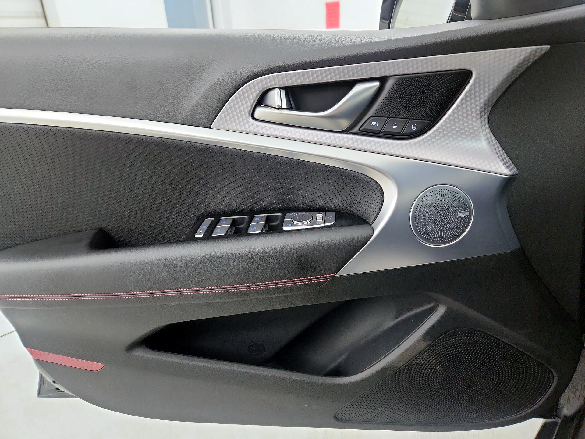 Thumbnail: 2023 Genesis G70 - 12