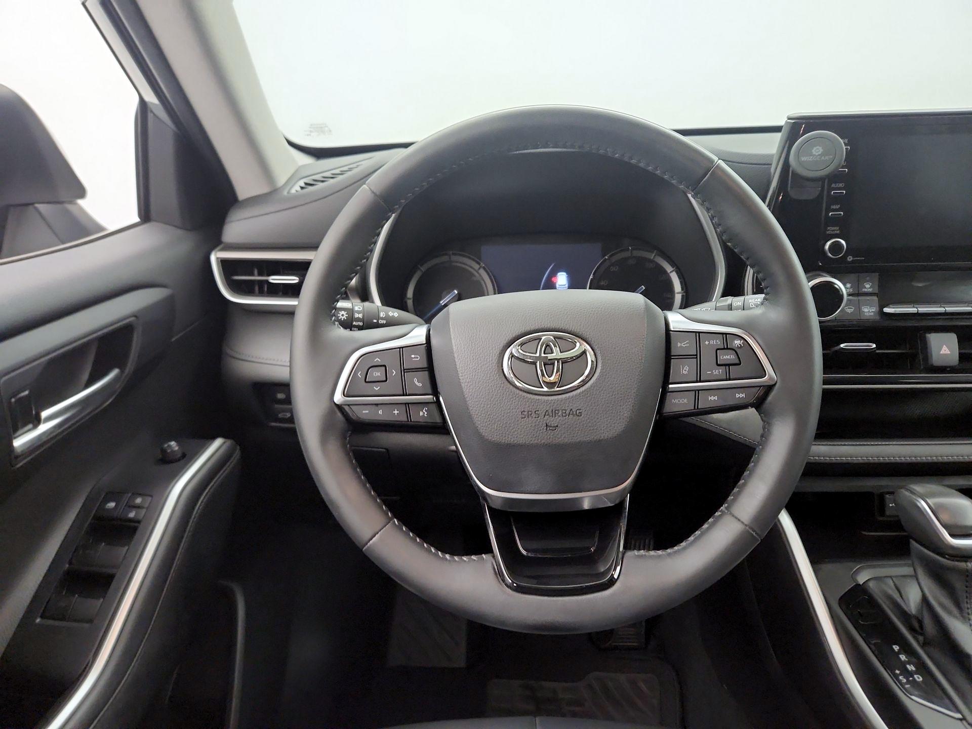 Thumbnail: 2021 Toyota Highlander - 10